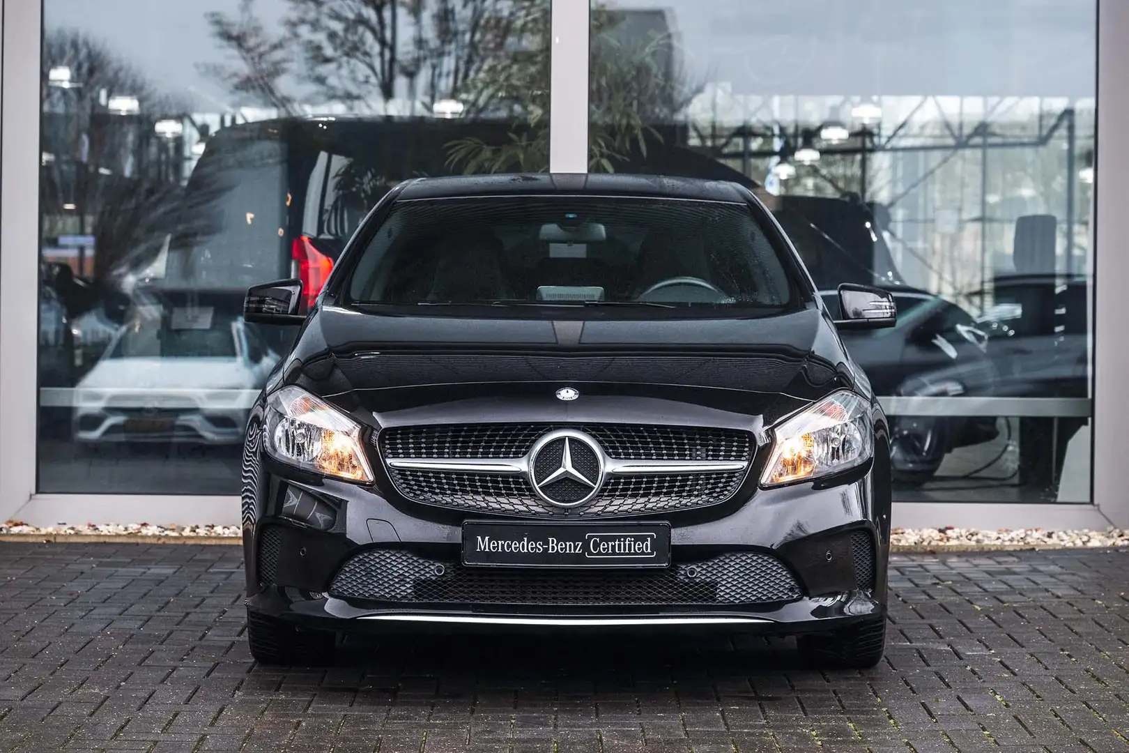 Mercedes-Benz A 160 Ambition | Navigatie | Stoelverwarming | Parkeerhu Zwart - 2