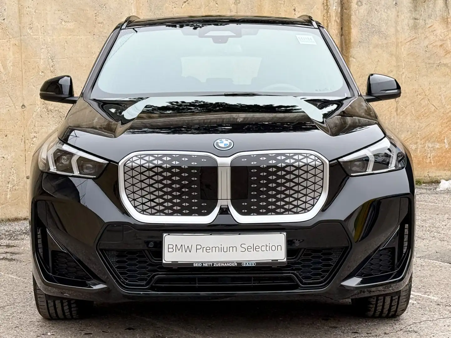 BMW iX1 eDrive20 M-Sportpaket Schwarz - 2