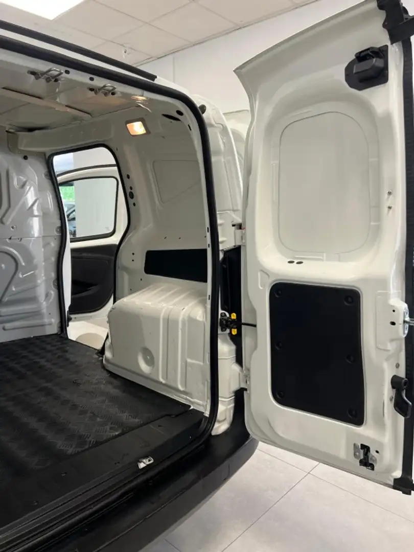 Fiat Fiorino Comercial Cargo 1.3Mjt SX 59kW Blanc - 2
