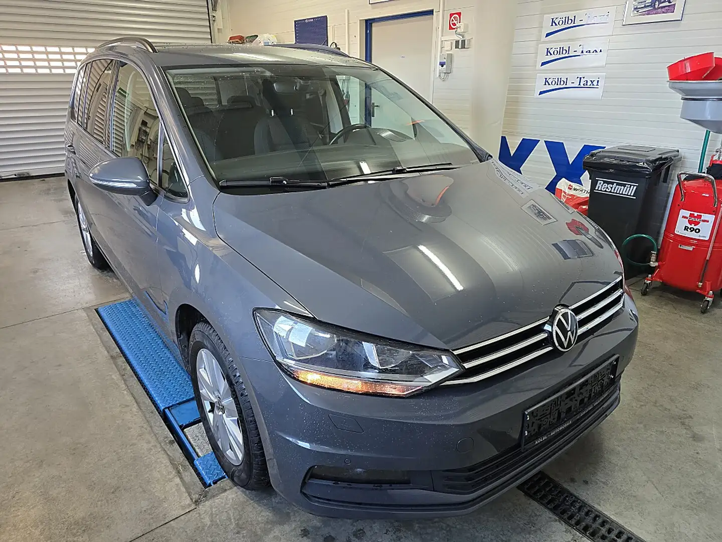 Volkswagen Touran Comfortline 2,0 TDI Grau - 1