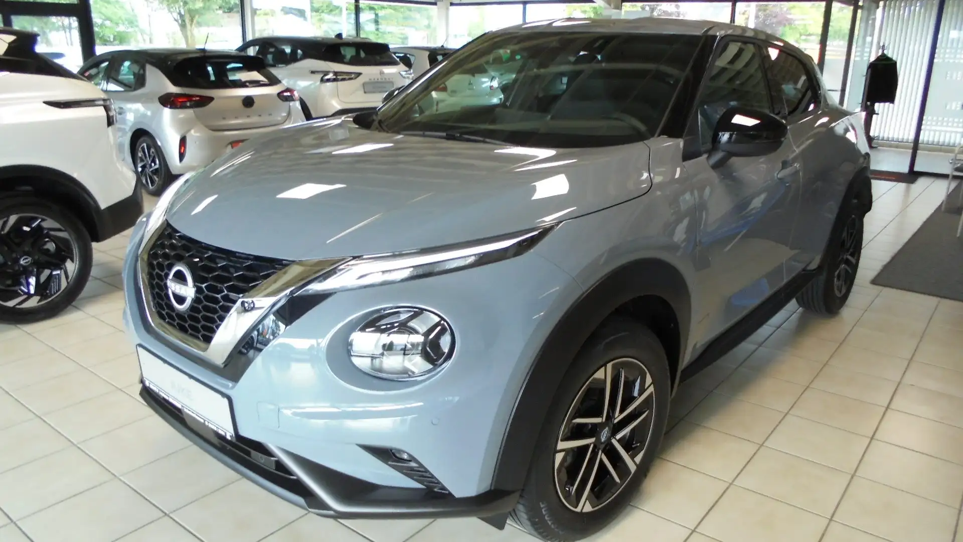 Nissan Juke 1.0 DIG-T N-Connecta Gris - 1