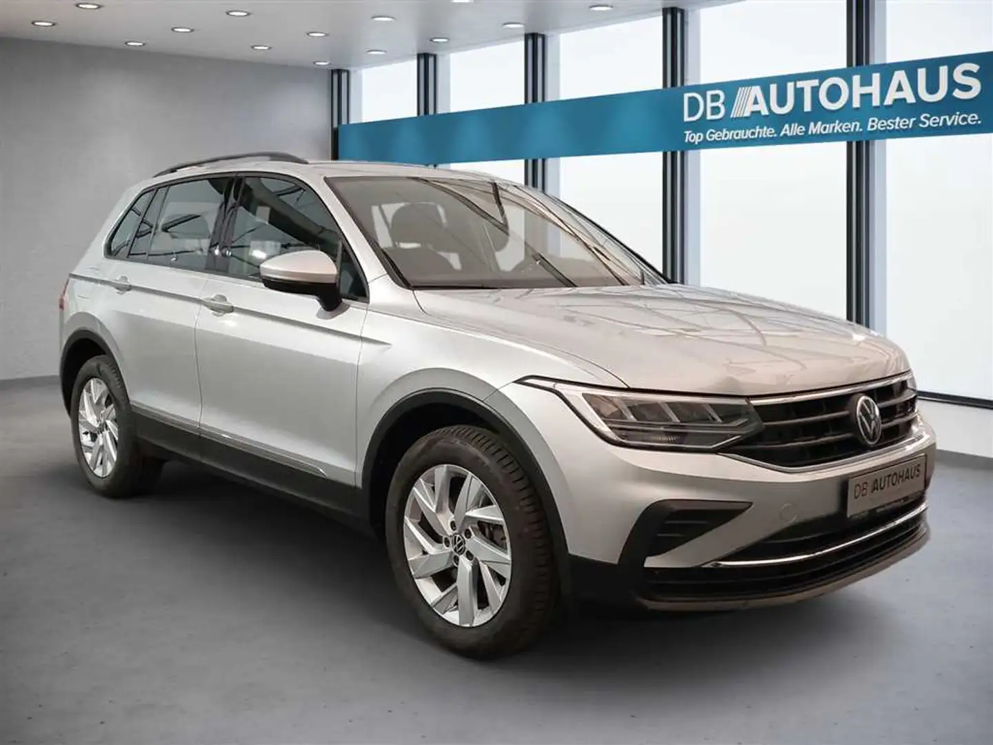 Volkswagen Tiguan Life 2.0 TSI DSG 4MOTION Zilver - 2