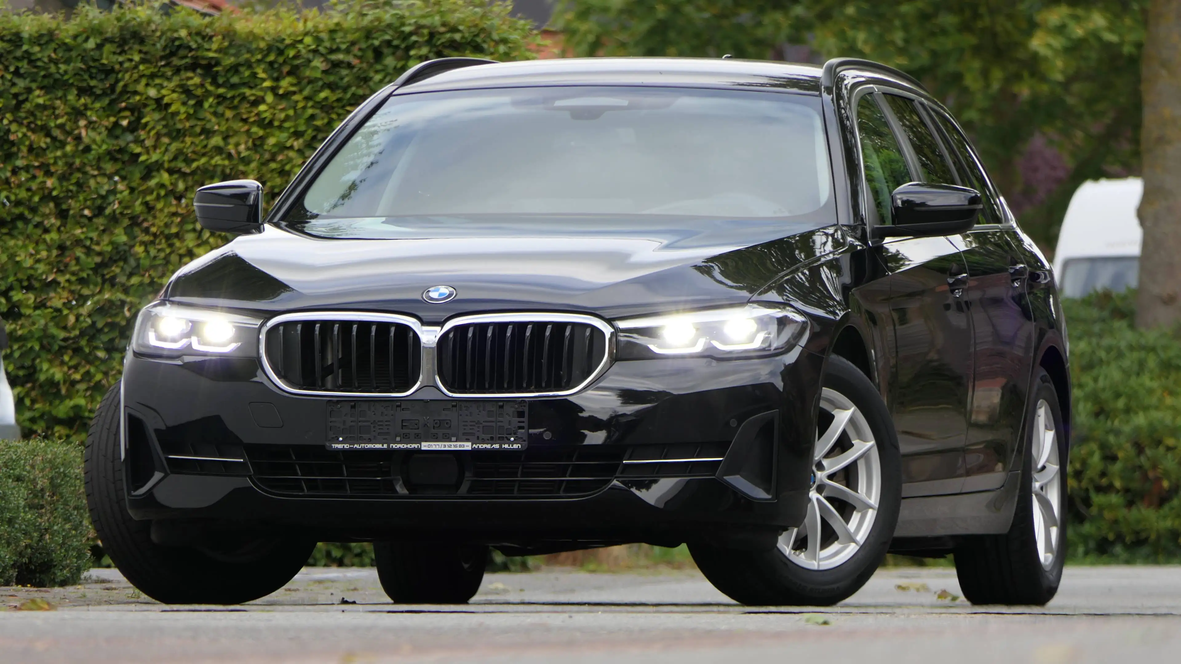 BMW 520 520 d+TOUR+SPORT+LEDER+DRIVING-ASSSITANT-PROF+HUD+CarPlay+AHK+ACC+DIGITAL-COCKPIT+ — photo 2