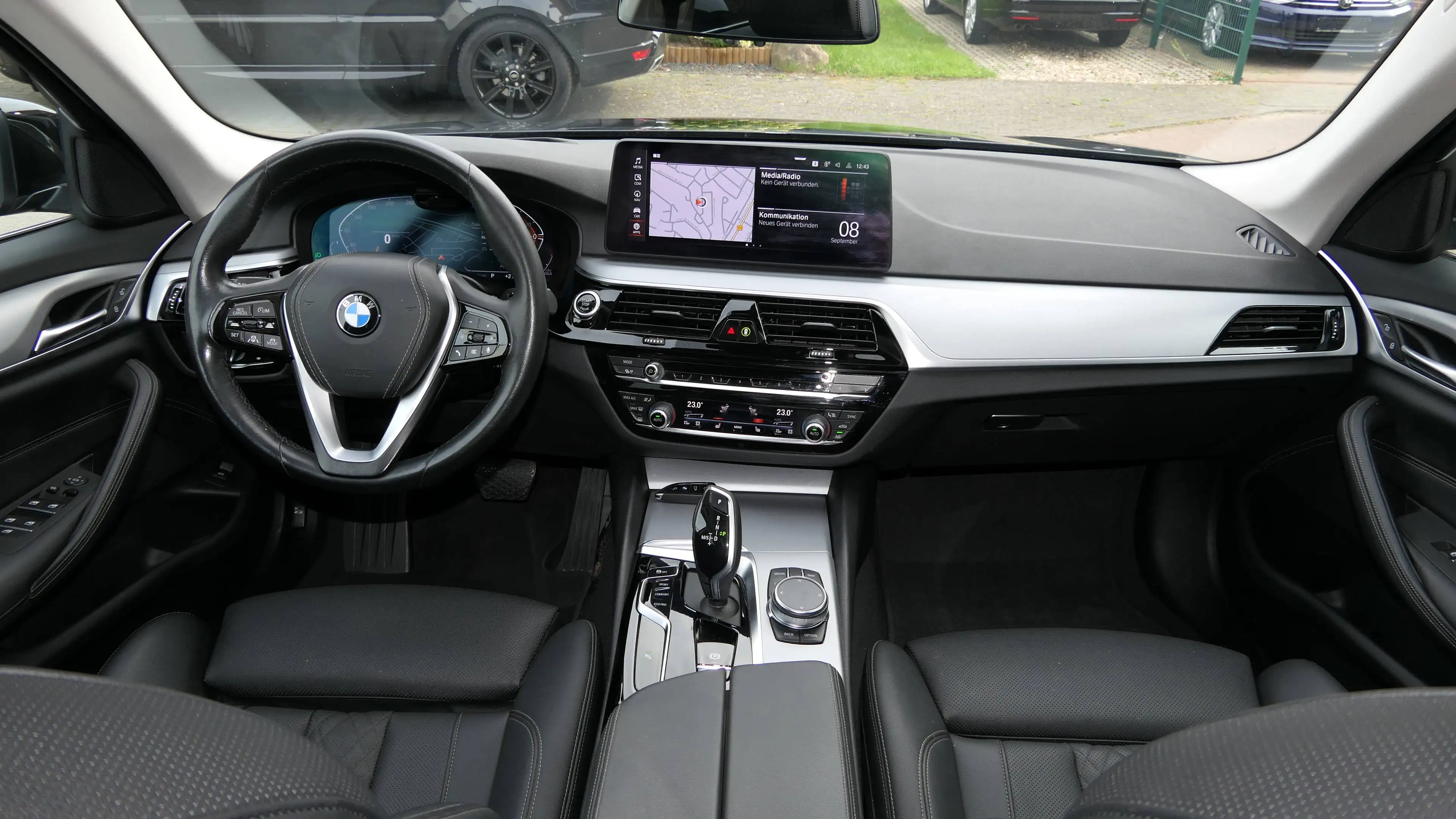 BMW 520 520 d+TOUR+SPORT+LEDER+DRIVING-ASSSITANT-PROF+HUD+CarPlay+AHK+ACC+DIGITAL-COCKPIT+ — photo 9