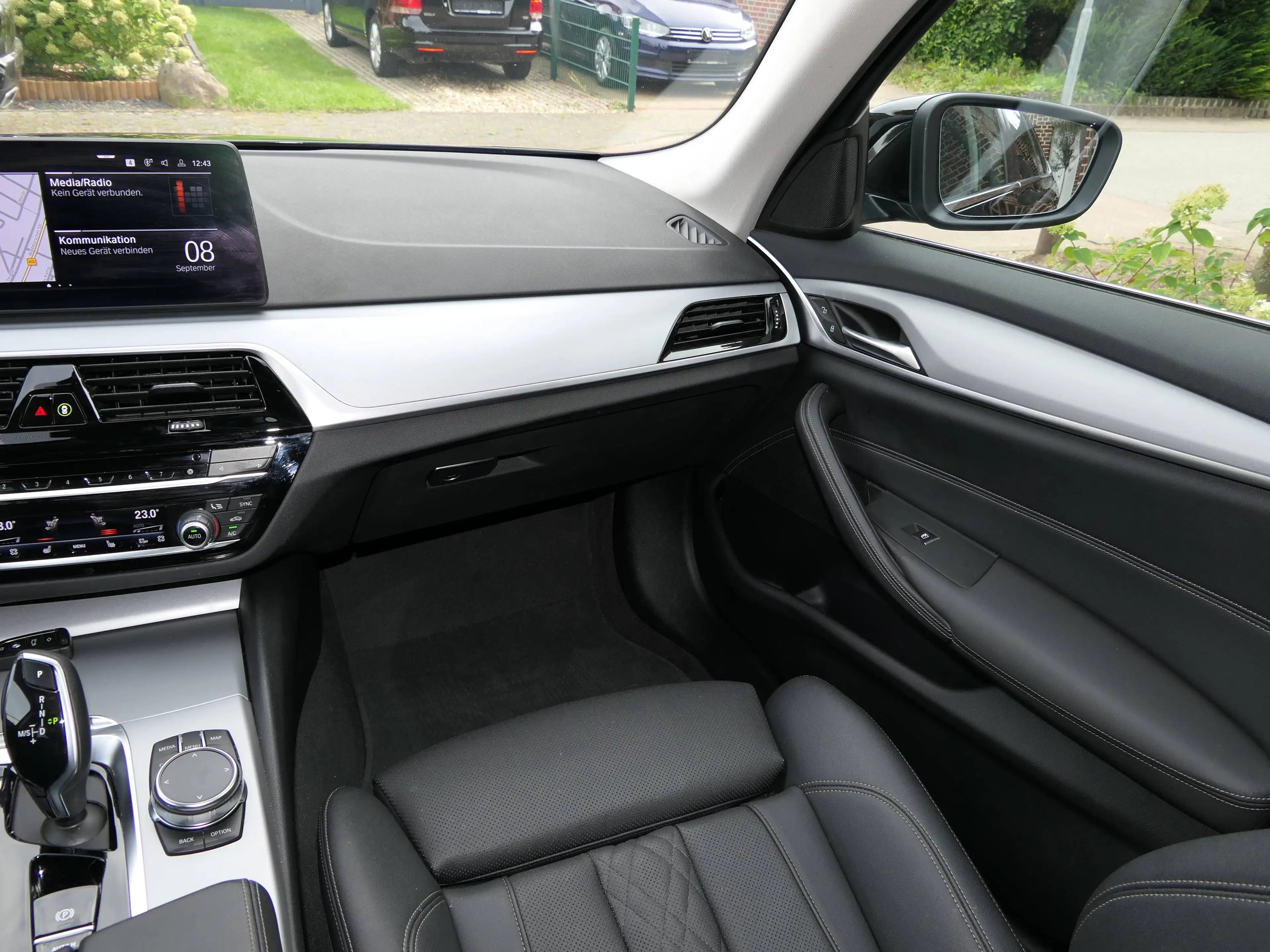 BMW 520 520 d+TOUR+SPORT+LEDER+DRIVING-ASSSITANT-PROF+HUD+CarPlay+AHK+ACC+DIGITAL-COCKPIT+ — photo 11