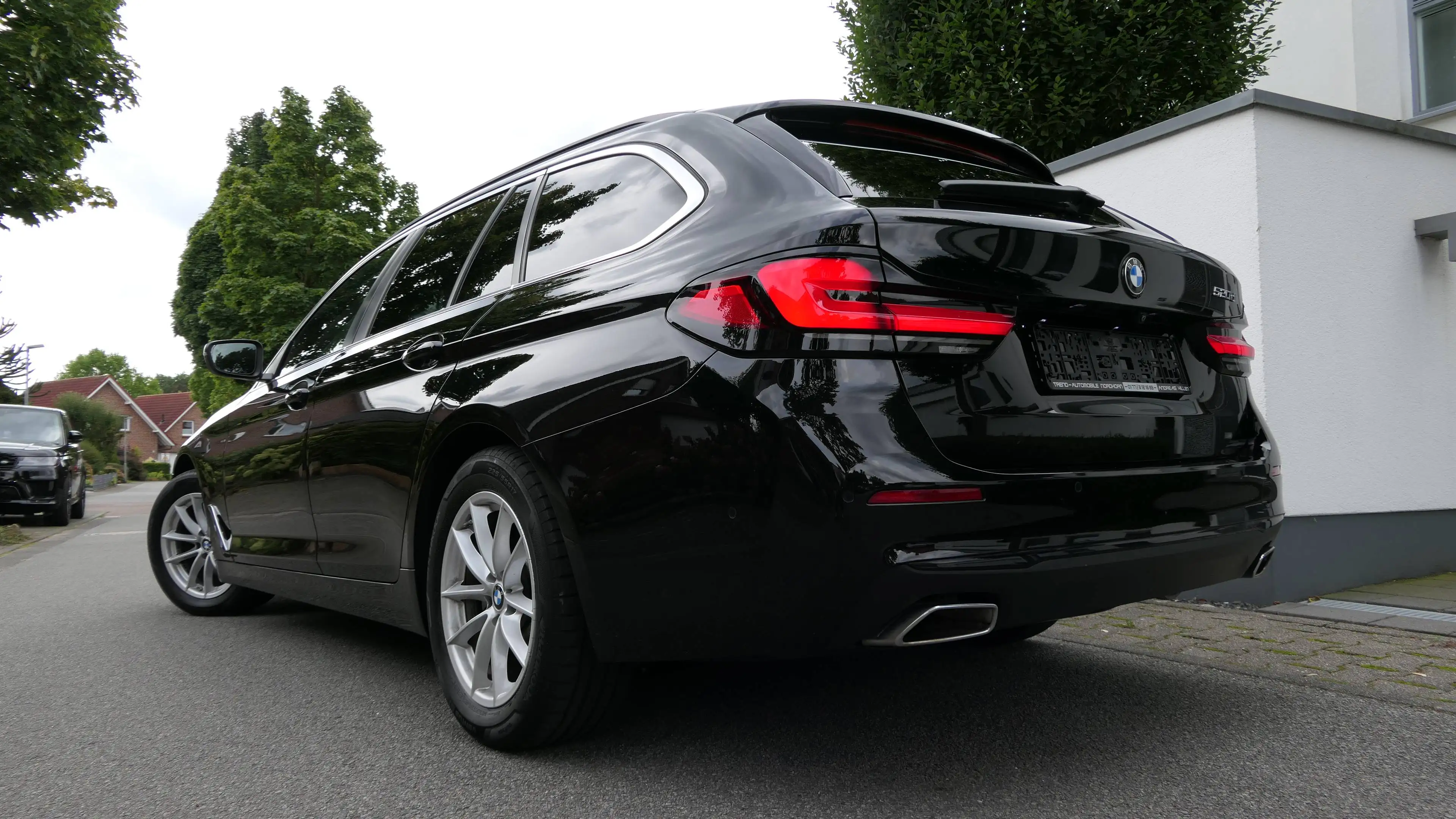 BMW 520 520 d+TOUR+SPORT+LEDER+DRIVING-ASSSITANT-PROF+HUD+CarPlay+AHK+ACC+DIGITAL-COCKPIT+ — photo 4