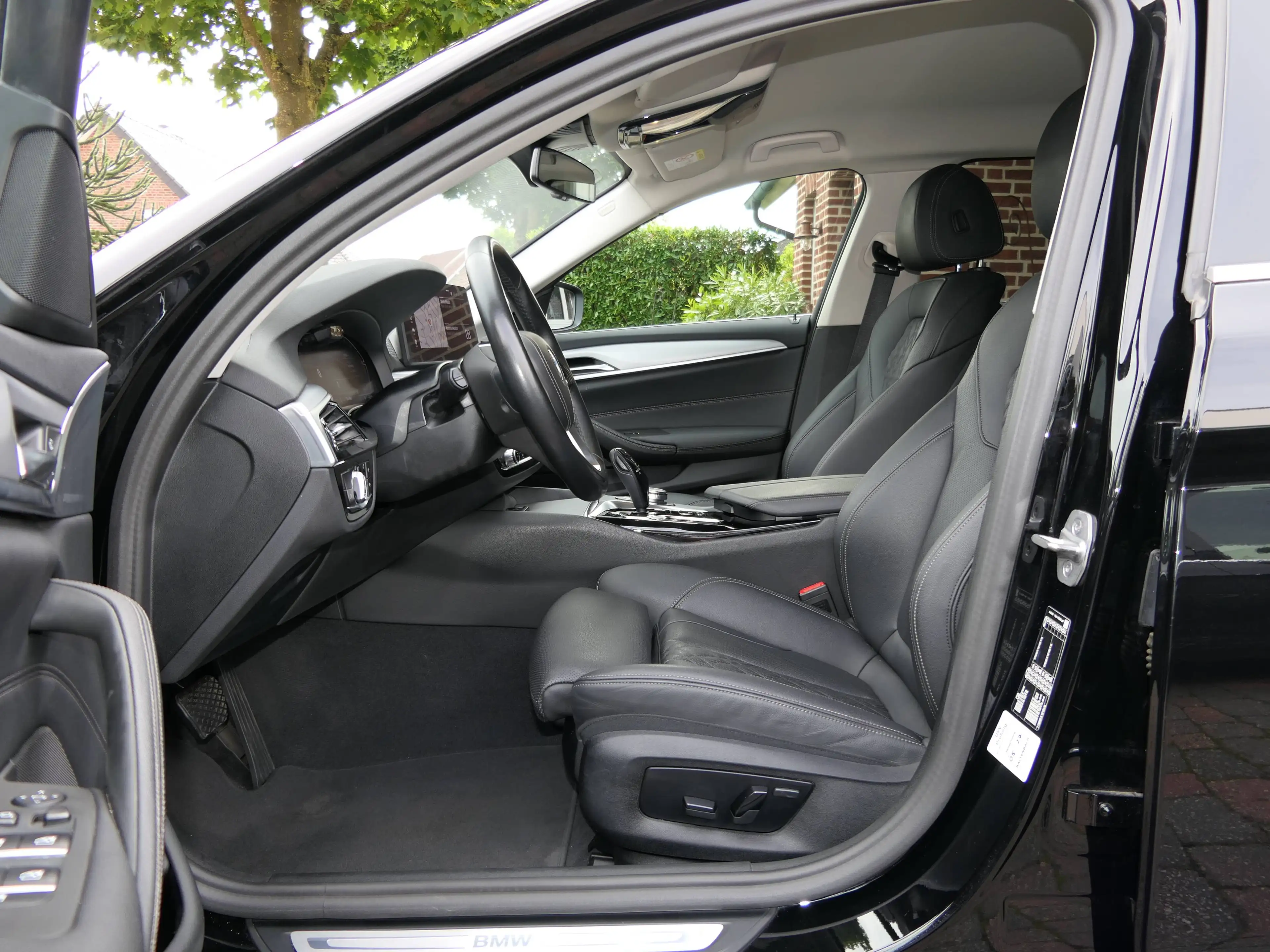 BMW 520 520 d+TOUR+SPORT+LEDER+DRIVING-ASSSITANT-PROF+HUD+CarPlay+AHK+ACC+DIGITAL-COCKPIT+ — photo 5