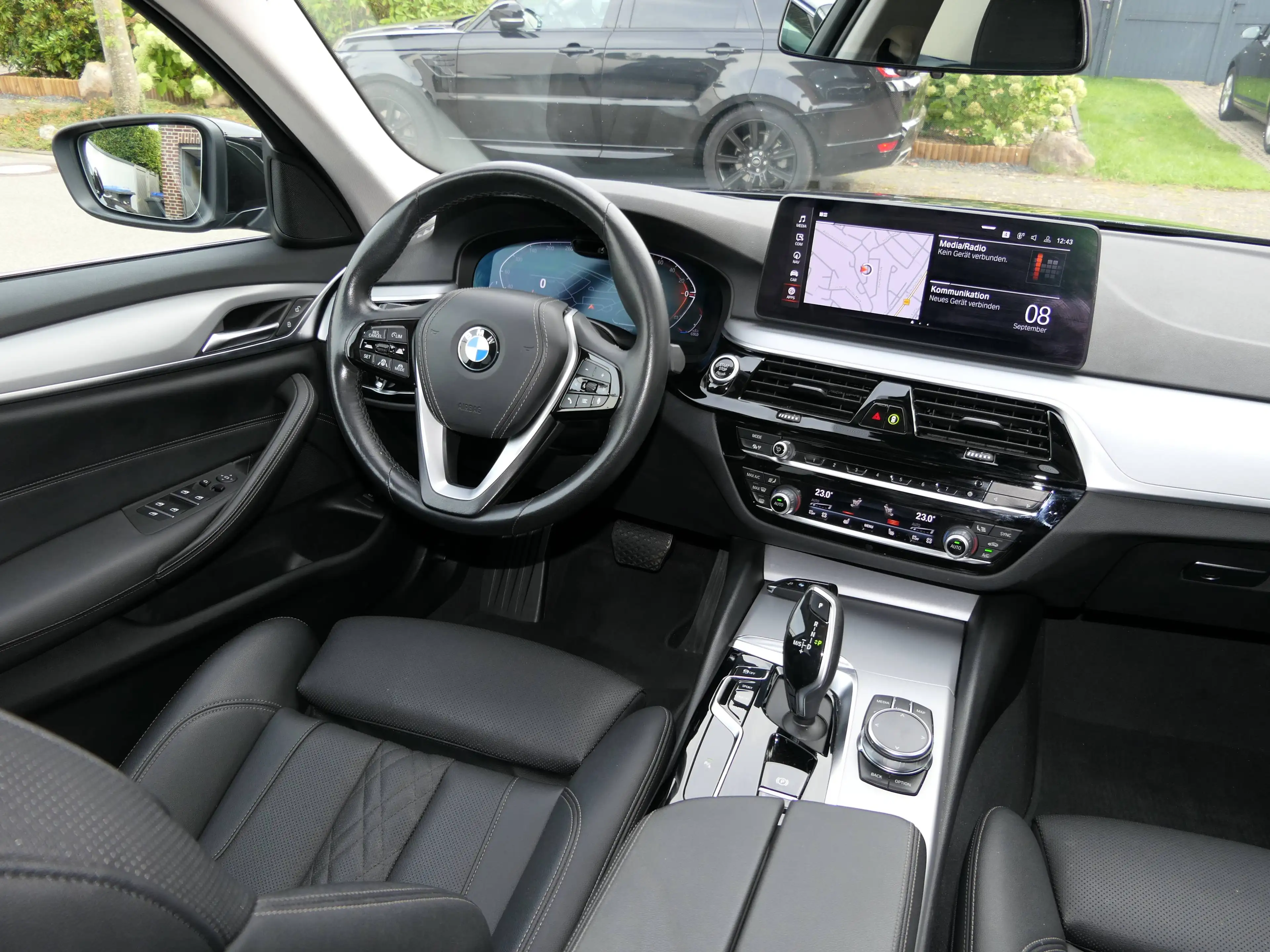 BMW 520 520 d+TOUR+SPORT+LEDER+DRIVING-ASSSITANT-PROF+HUD+CarPlay+AHK+ACC+DIGITAL-COCKPIT+ — photo 8