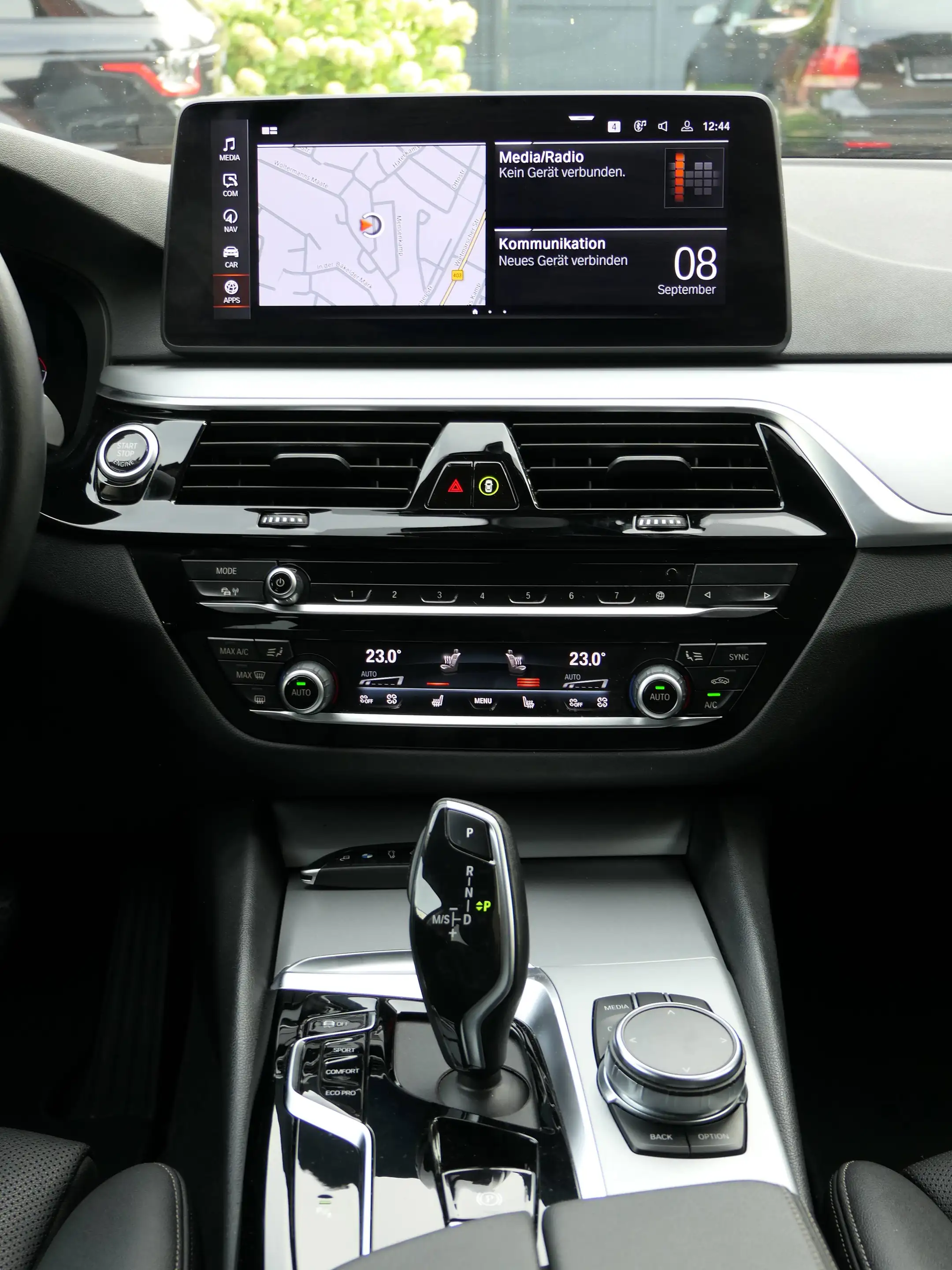 BMW 520 520 d+TOUR+SPORT+LEDER+DRIVING-ASSSITANT-PROF+HUD+CarPlay+AHK+ACC+DIGITAL-COCKPIT+ — photo 14