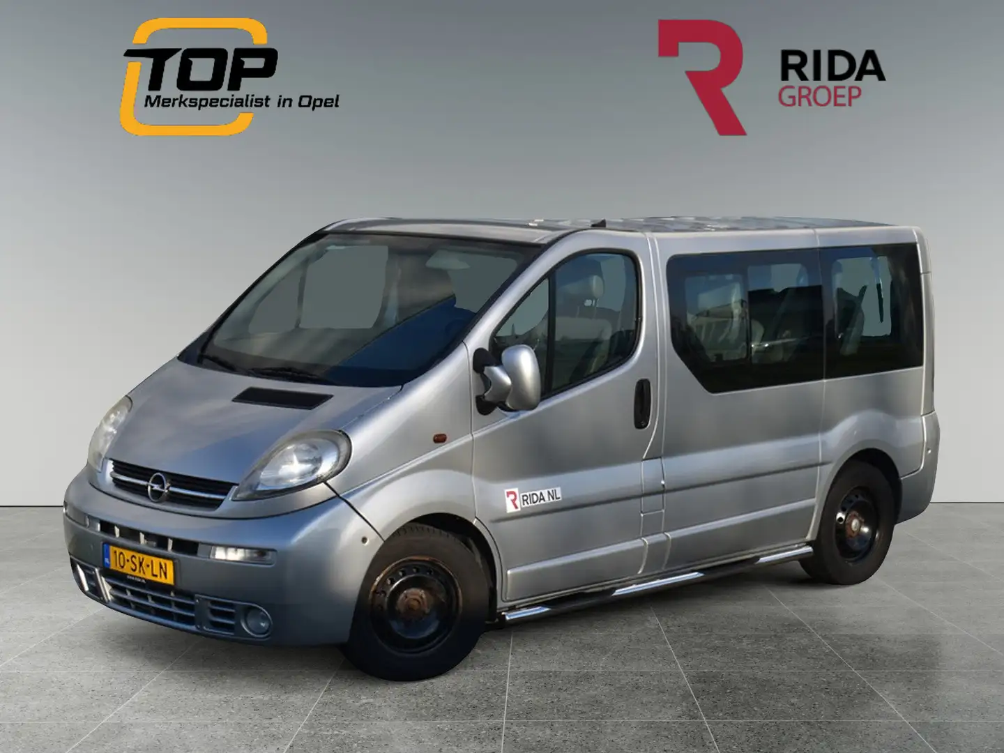 Opel Vivaro 2.5CDTi | Rolstoelbus | 9 persoons Gris - 1