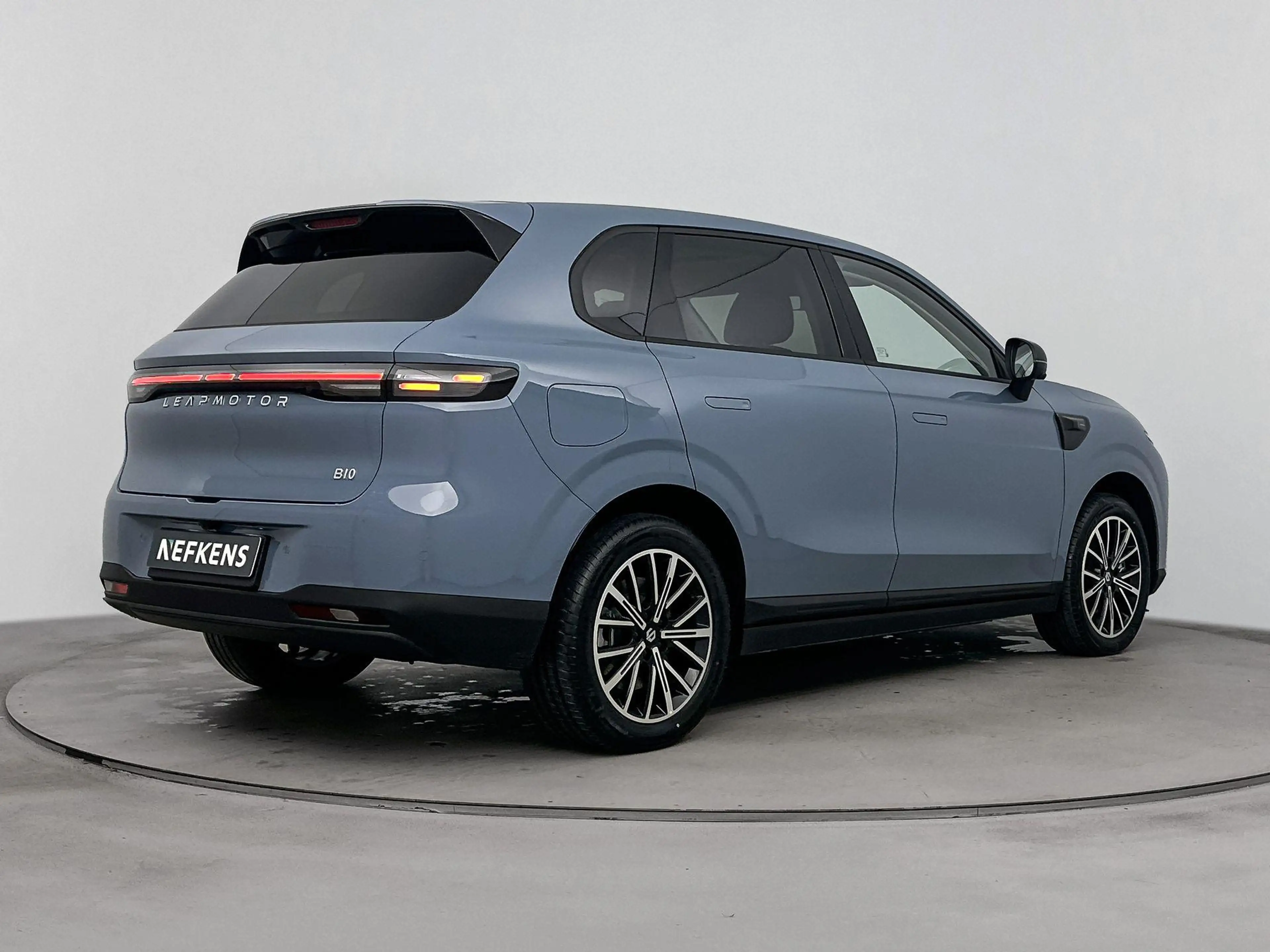 Leapmotor B10 Design Hybrid EV 18.8 kWh | Navigatie | Carplay | — photo 3