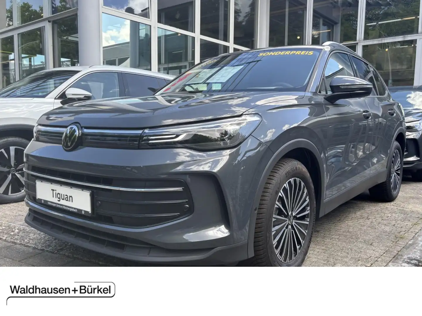 Volkswagen Tiguan Life 1.5 l eTSI +DSG+NAVI+PDC+SHZ+ Klima Navi Grau - 1