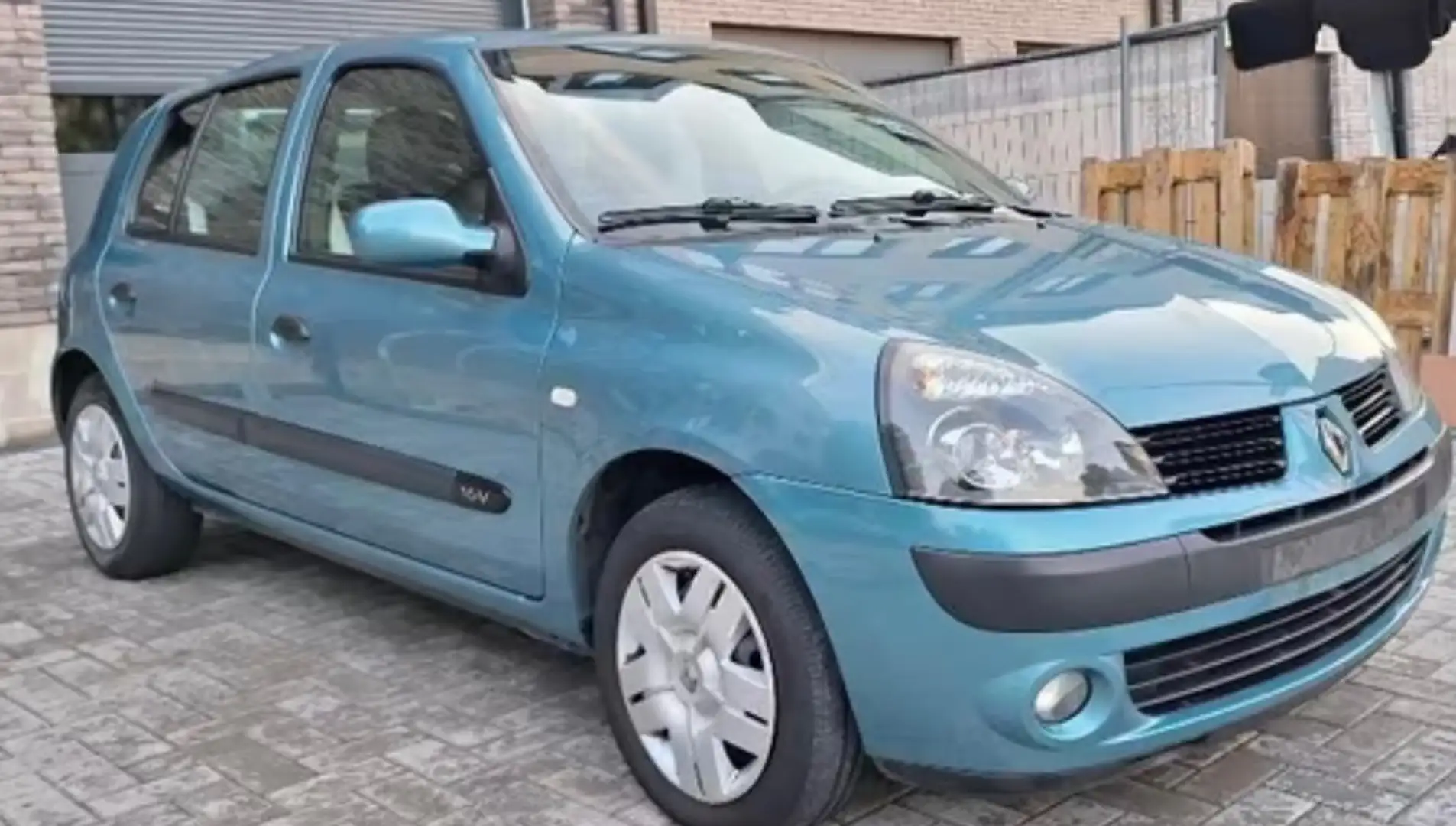 Renault Clio Clio 1.2 16V Emotion Blauw - 1