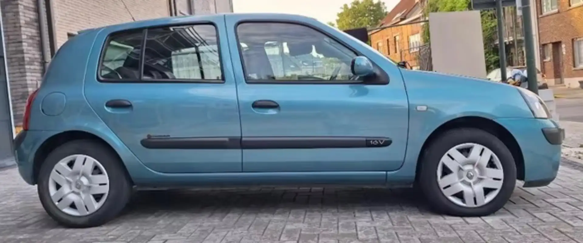 Renault Clio Clio 1.2 16V Emotion Blauw - 2