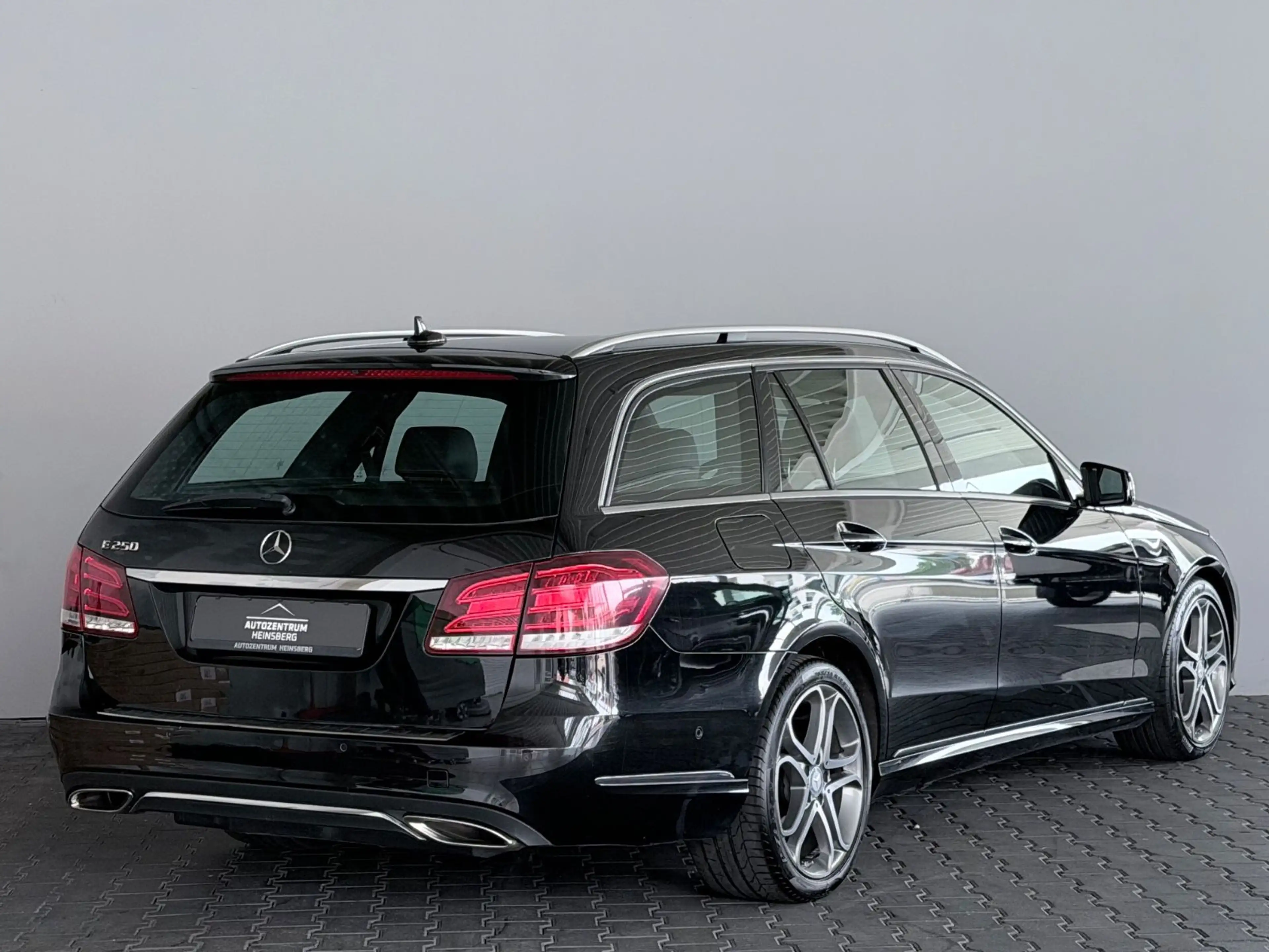 Mercedes-Benz E 250 E T-Modell E 250 BlueTec — photo 4