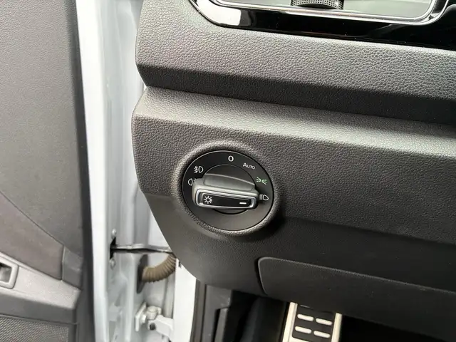 Volkswagen T-Roc view 10