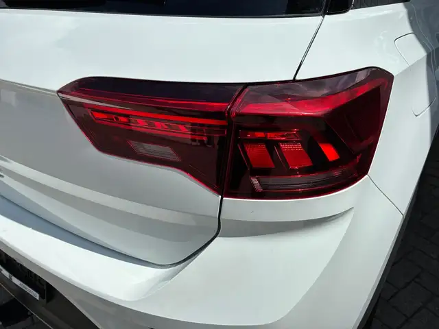 Volkswagen T-Roc view 6