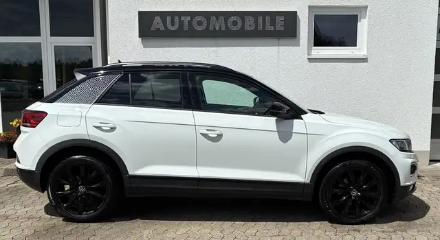 Volkswagen T-Roc view 4