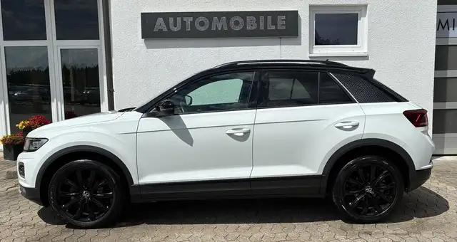 Volkswagen T-Roc view 3