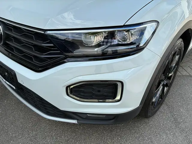 Volkswagen T-Roc view 7