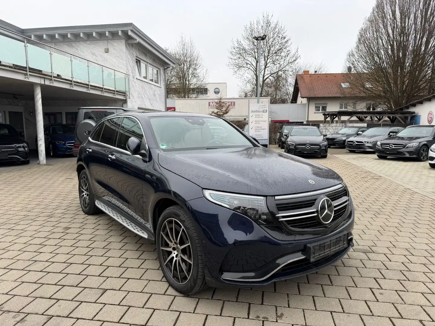 Mercedes-Benz EQC 400 400 4Matic*AMG*MBUX*SD*Distr.*RCAM Blau - 1