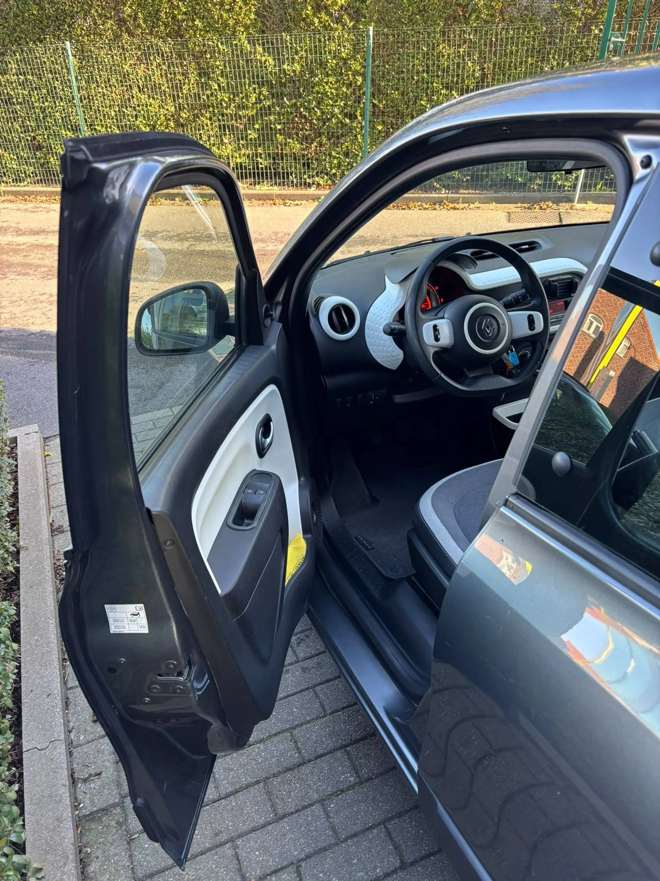 Renault Twingo Twingo 1.0i SCe Intens S — photo 15