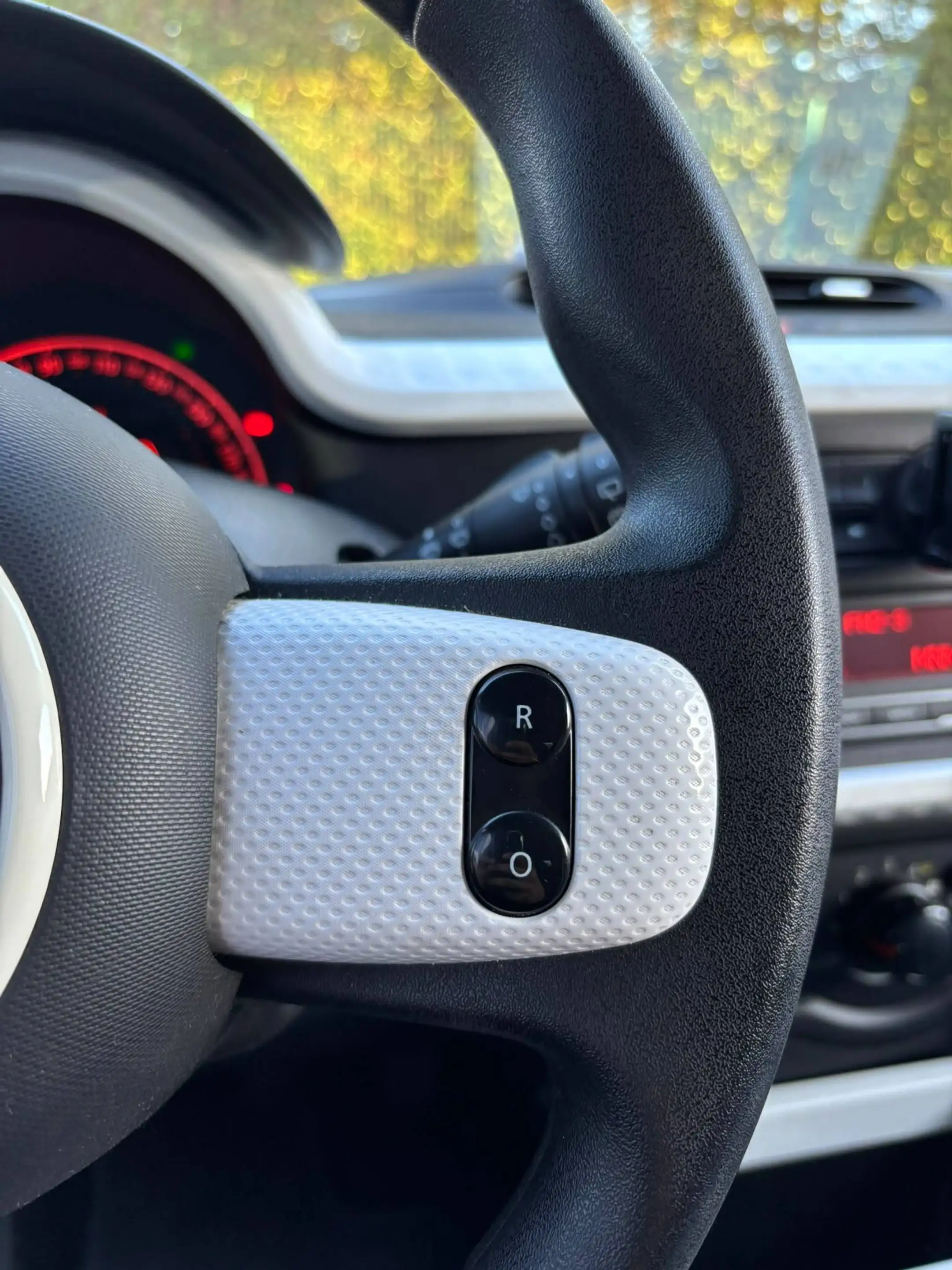 Renault Twingo Twingo 1.0i SCe Intens S — photo 14