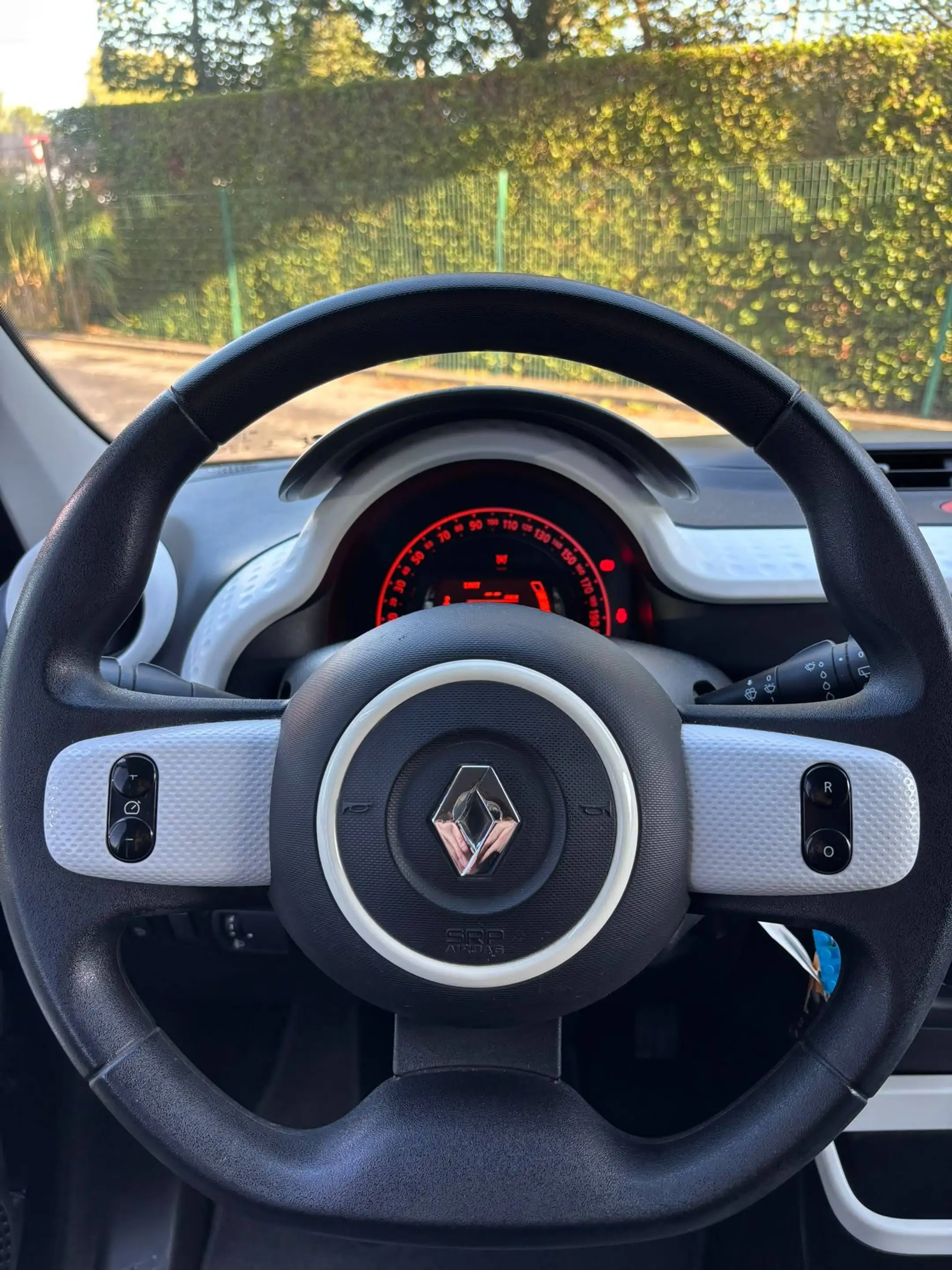 Renault Twingo Twingo 1.0i SCe Intens S — photo 12