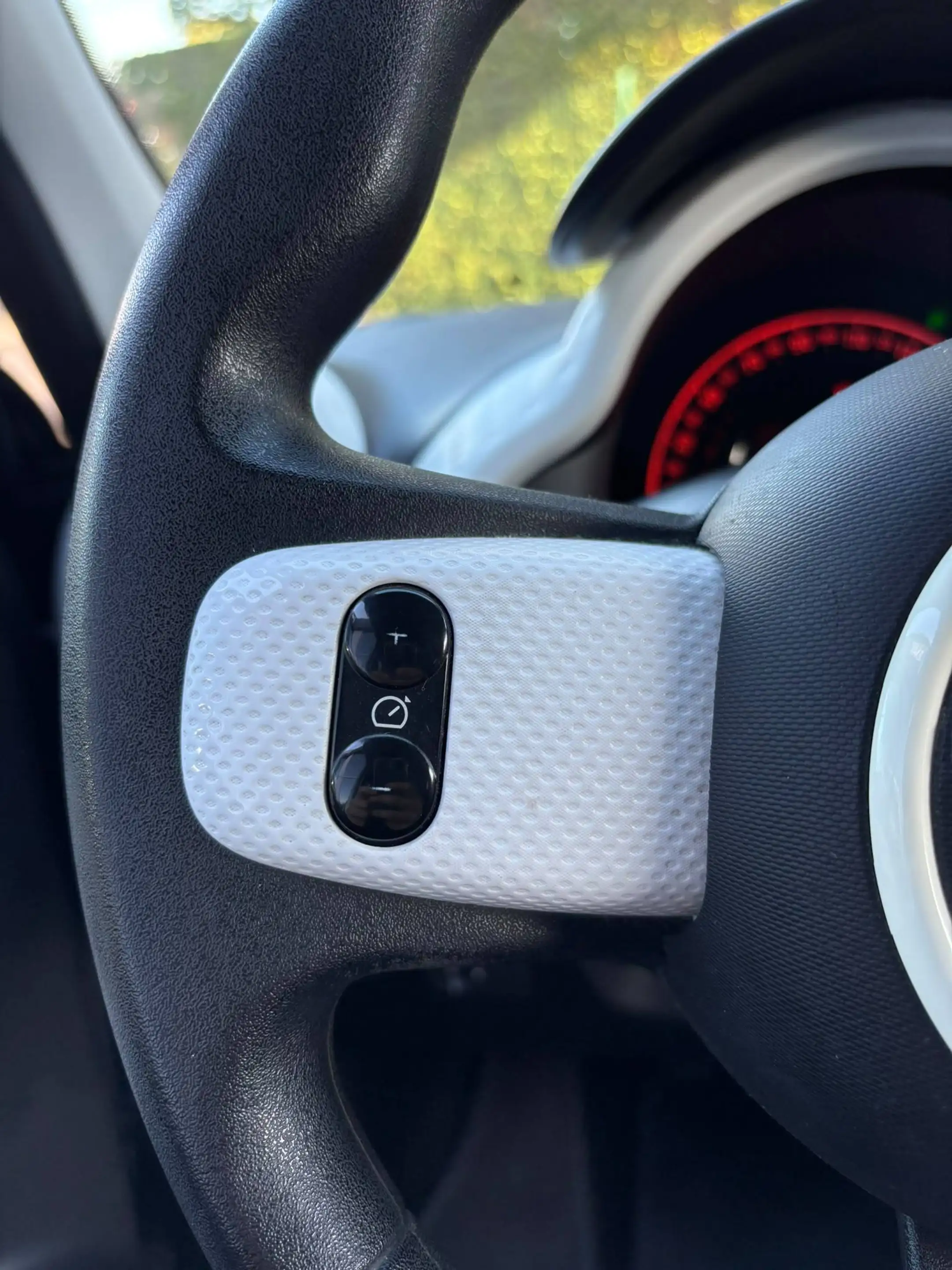 Renault Twingo Twingo 1.0i SCe Intens S — photo 13