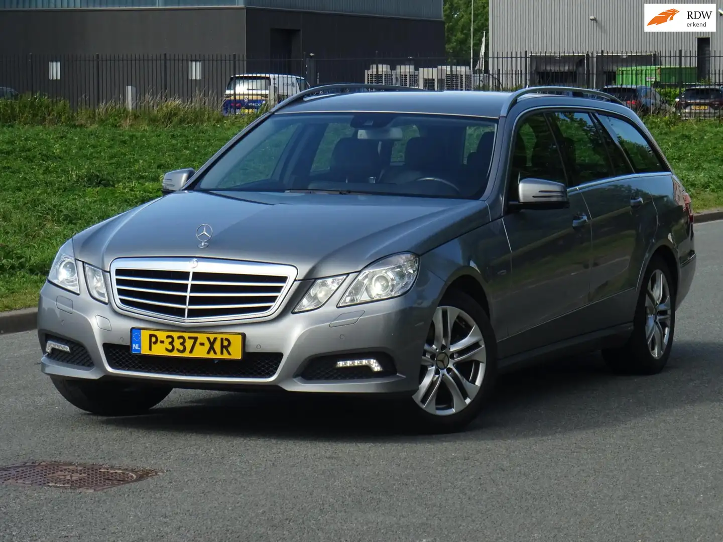 Mercedes-Benz E 200 Estate CGI Avantgarde NAVI/LEER Gris - 1