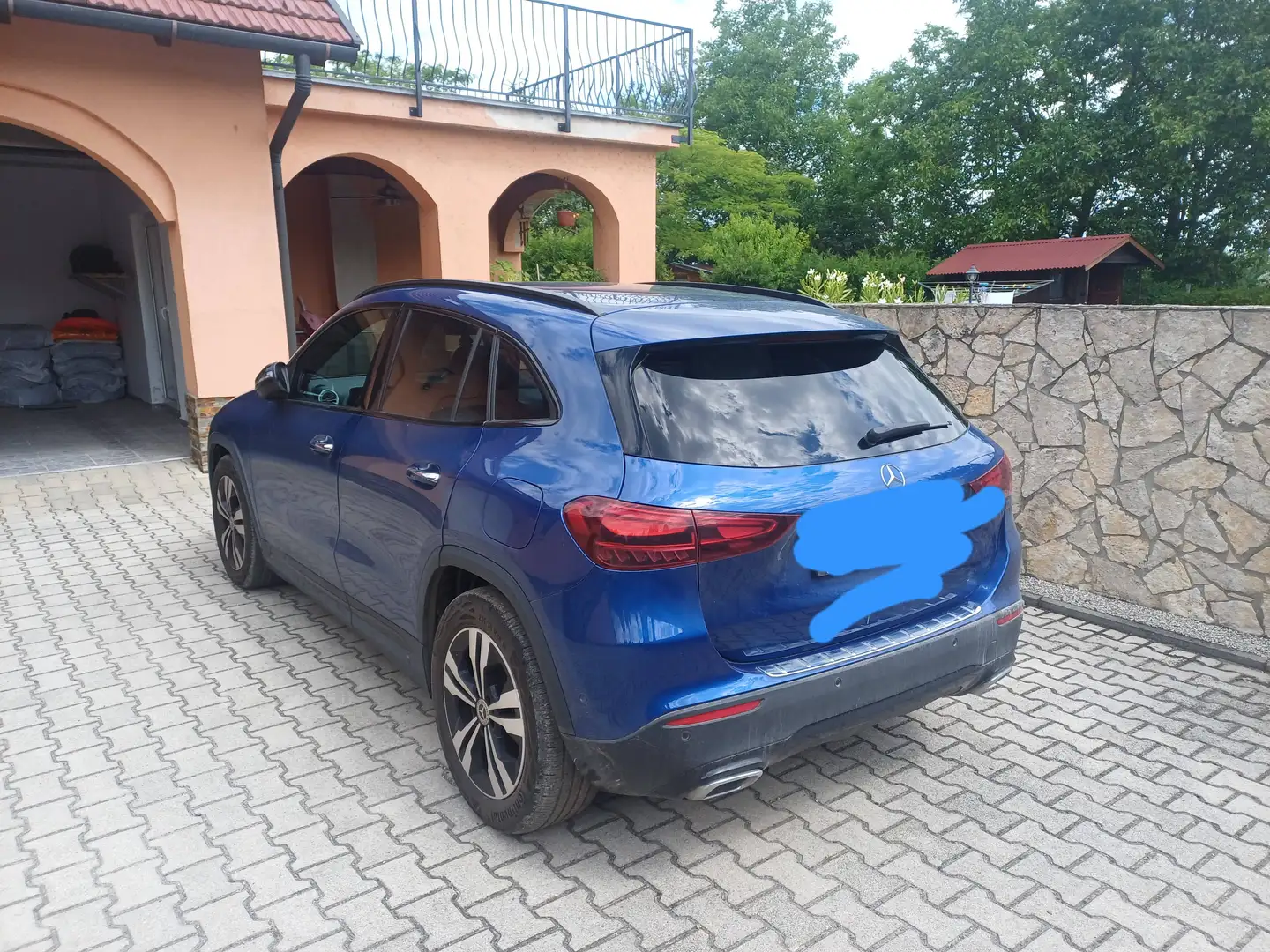 Mercedes-Benz GLA 180 Blau - 2