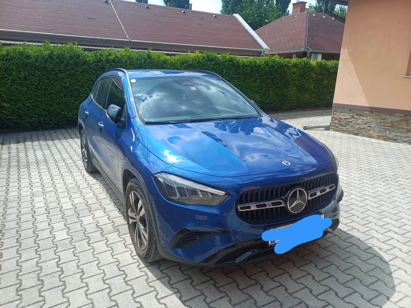Mercedes-Benz GLA 180 Blau - 1