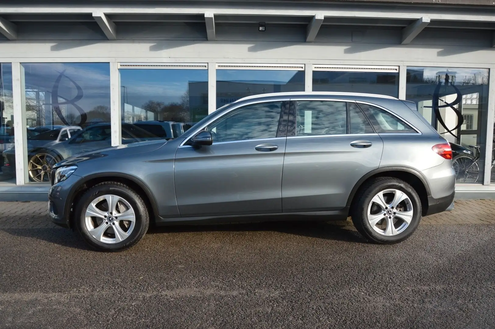 Mercedes-Benz GLC 250 4M*9G-AUTOMATIK*EXCLUSIVE*NAVI*CAM*AHK* Gris - 2
