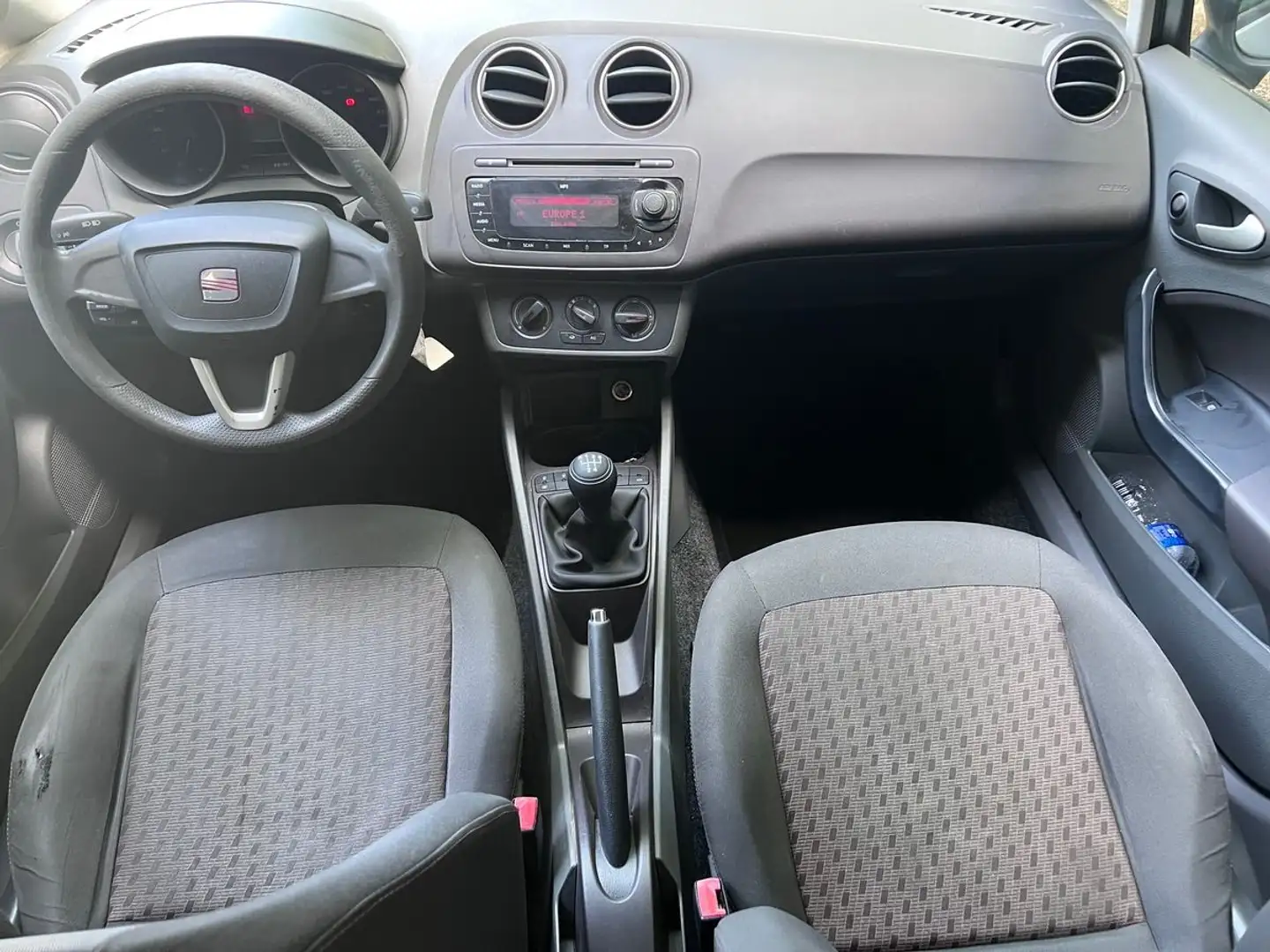 SEAT Ibiza 1.4 i 86cv 2ème main Gris - 2
