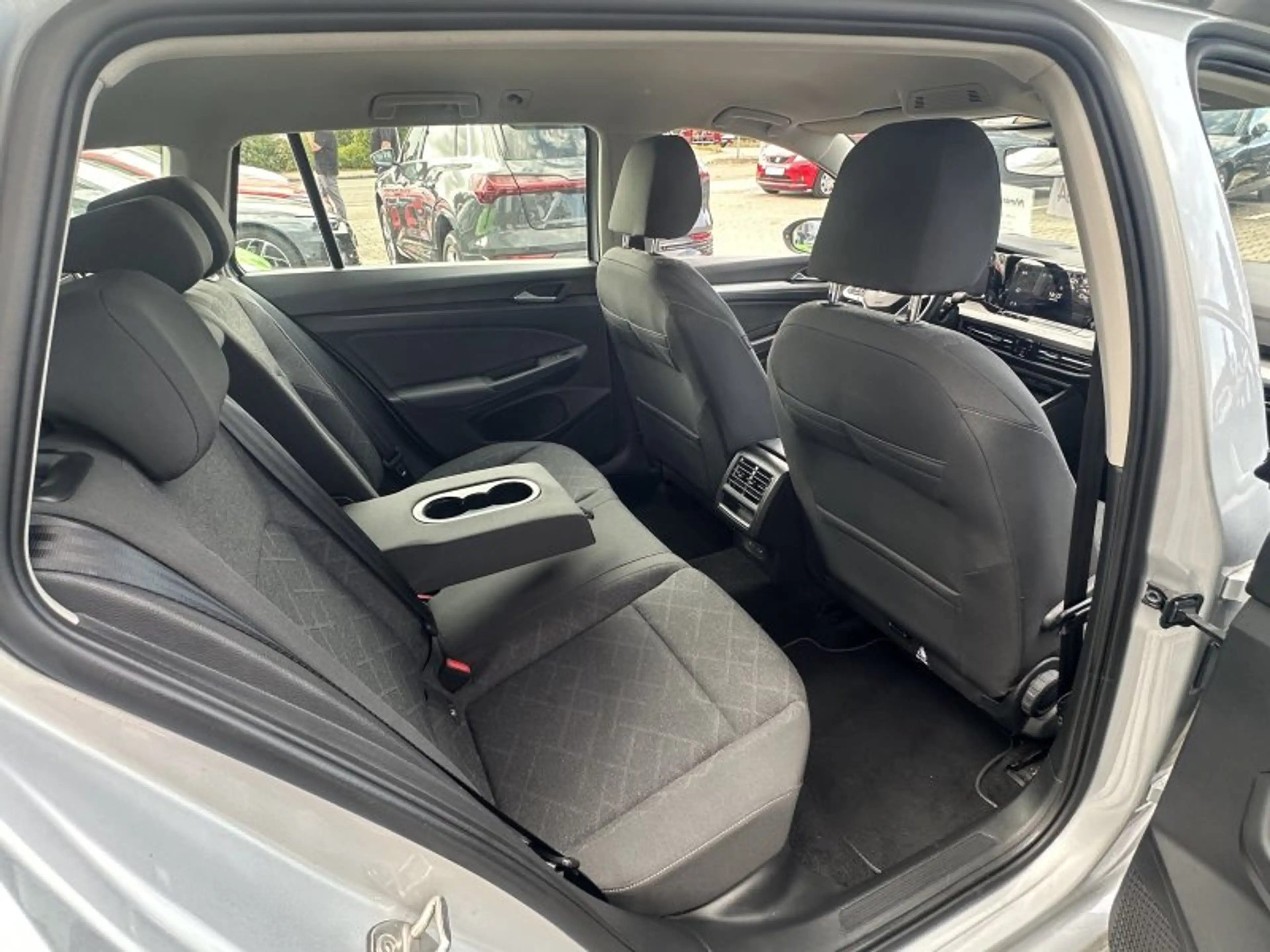 Volkswagen Golf VIII Variant 2.0 TDI Life Navi LED ACC Parktronic — photo 12
