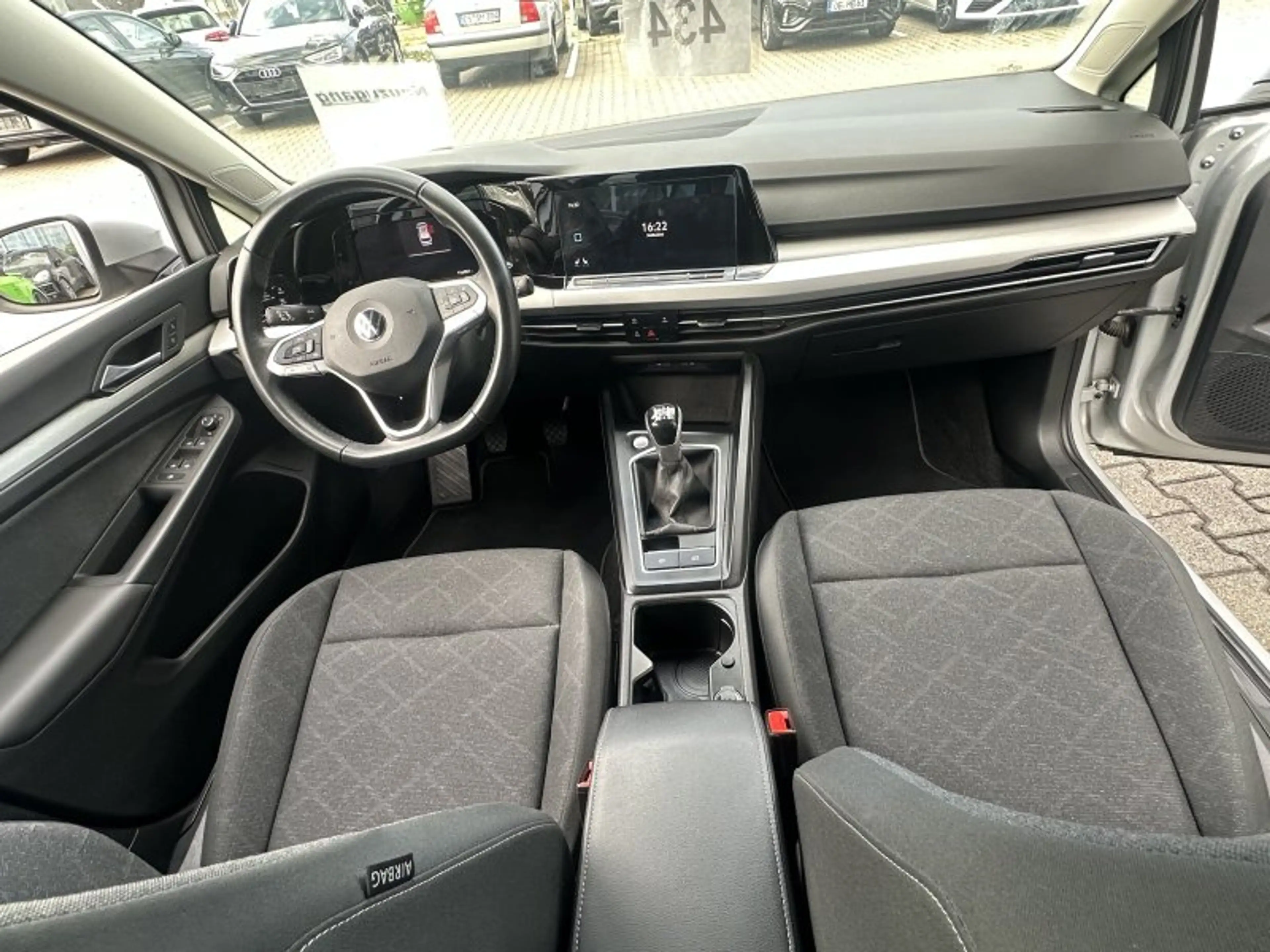 Volkswagen Golf VIII Variant 2.0 TDI Life Navi LED ACC Parktronic — photo 13