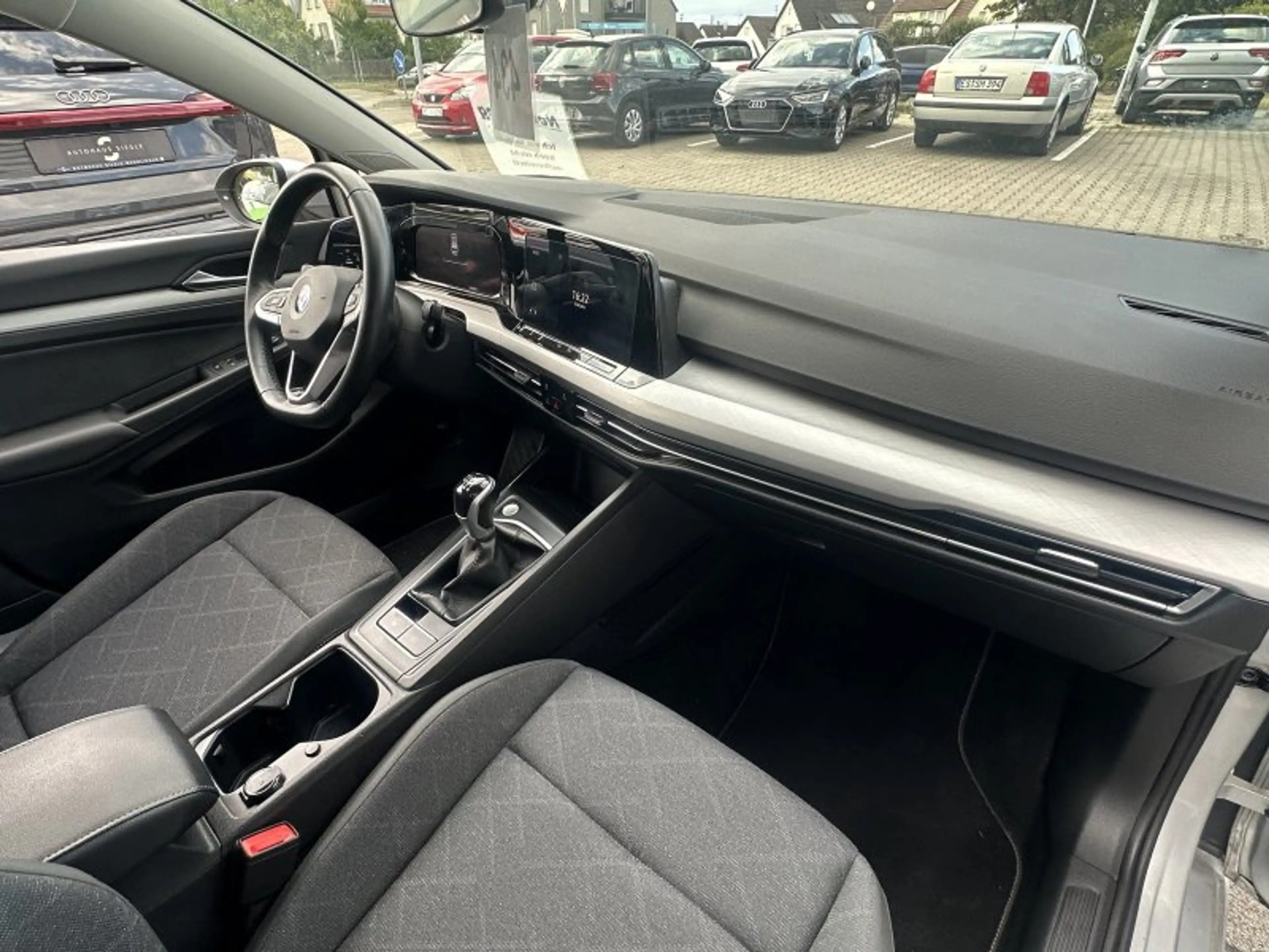 Volkswagen Golf VIII Variant 2.0 TDI Life Navi LED ACC Parktronic — photo 11