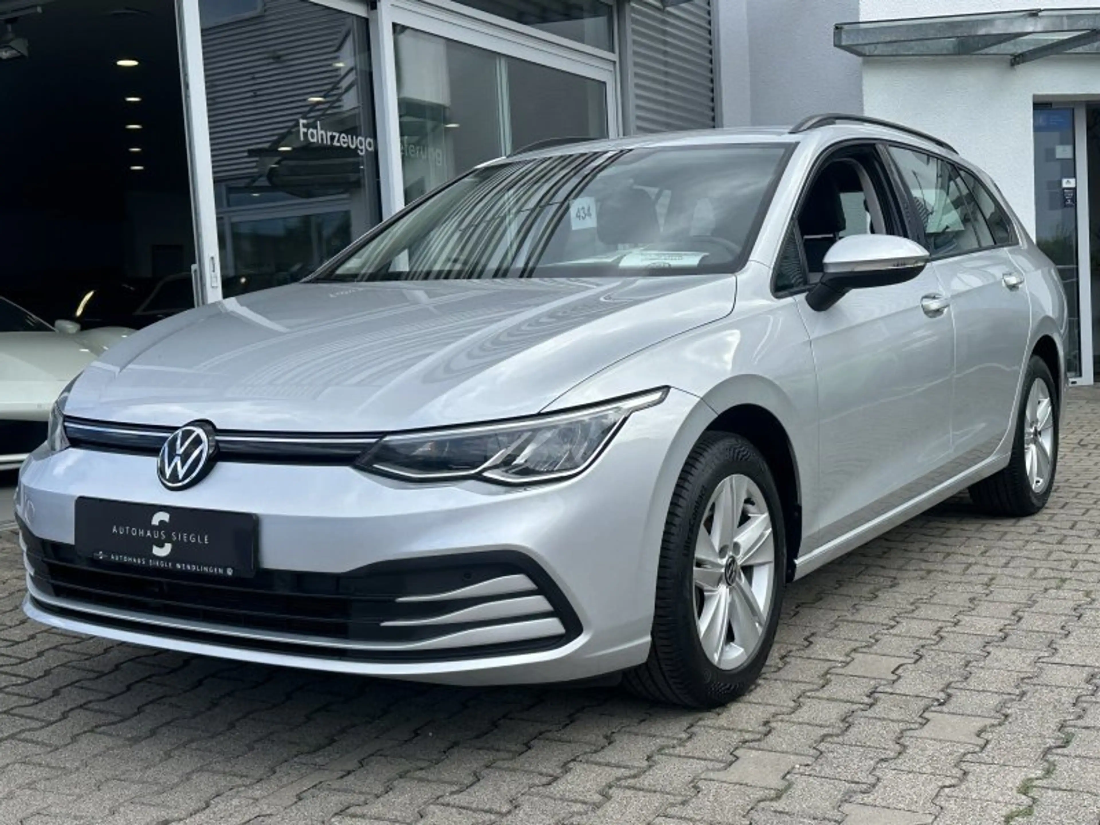Volkswagen Golf VIII Variant 2.0 TDI Life Navi LED ACC Parktronic — photo 2