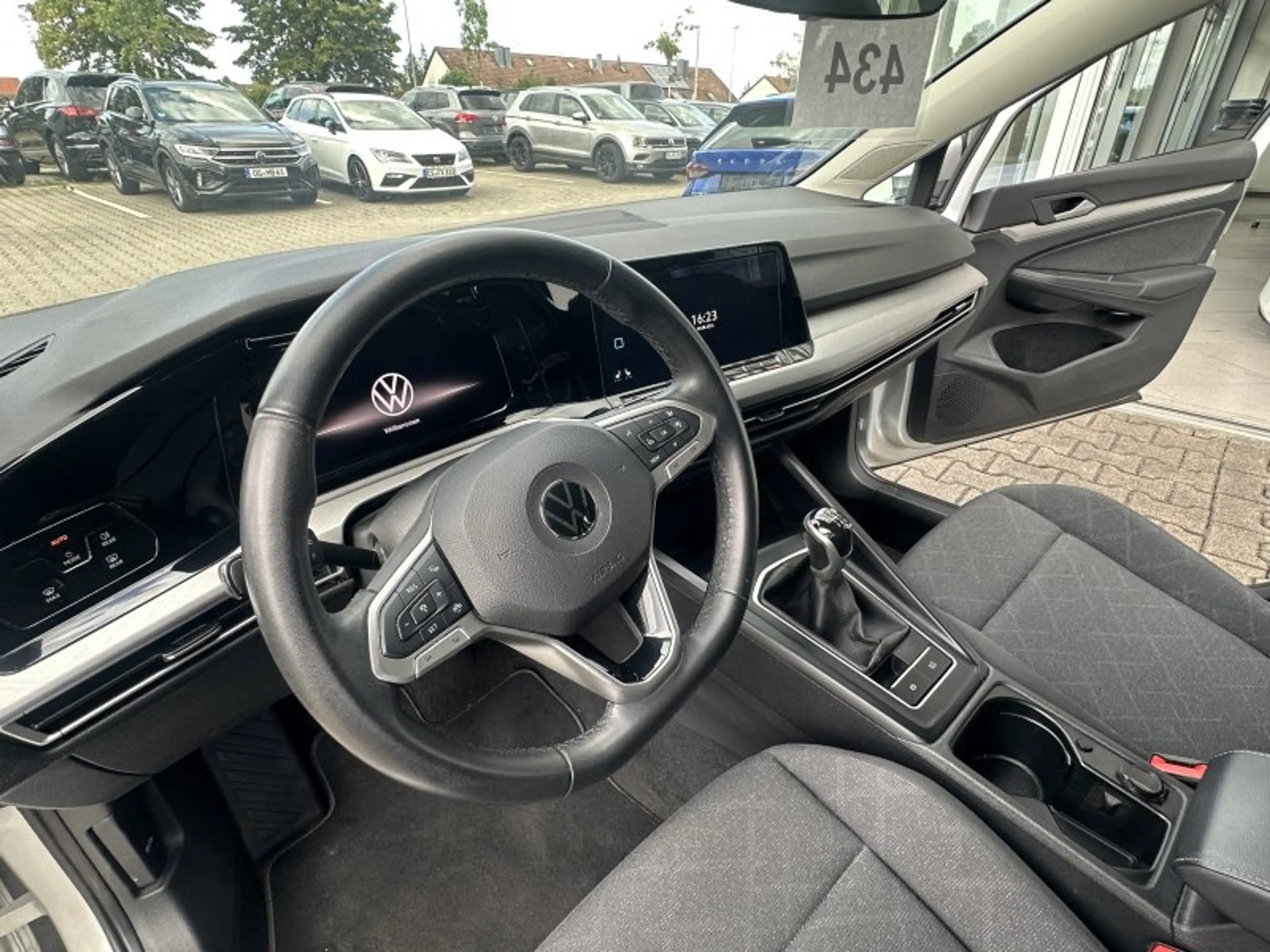 Volkswagen Golf VIII Variant 2.0 TDI Life Navi LED ACC Parktronic — photo 15