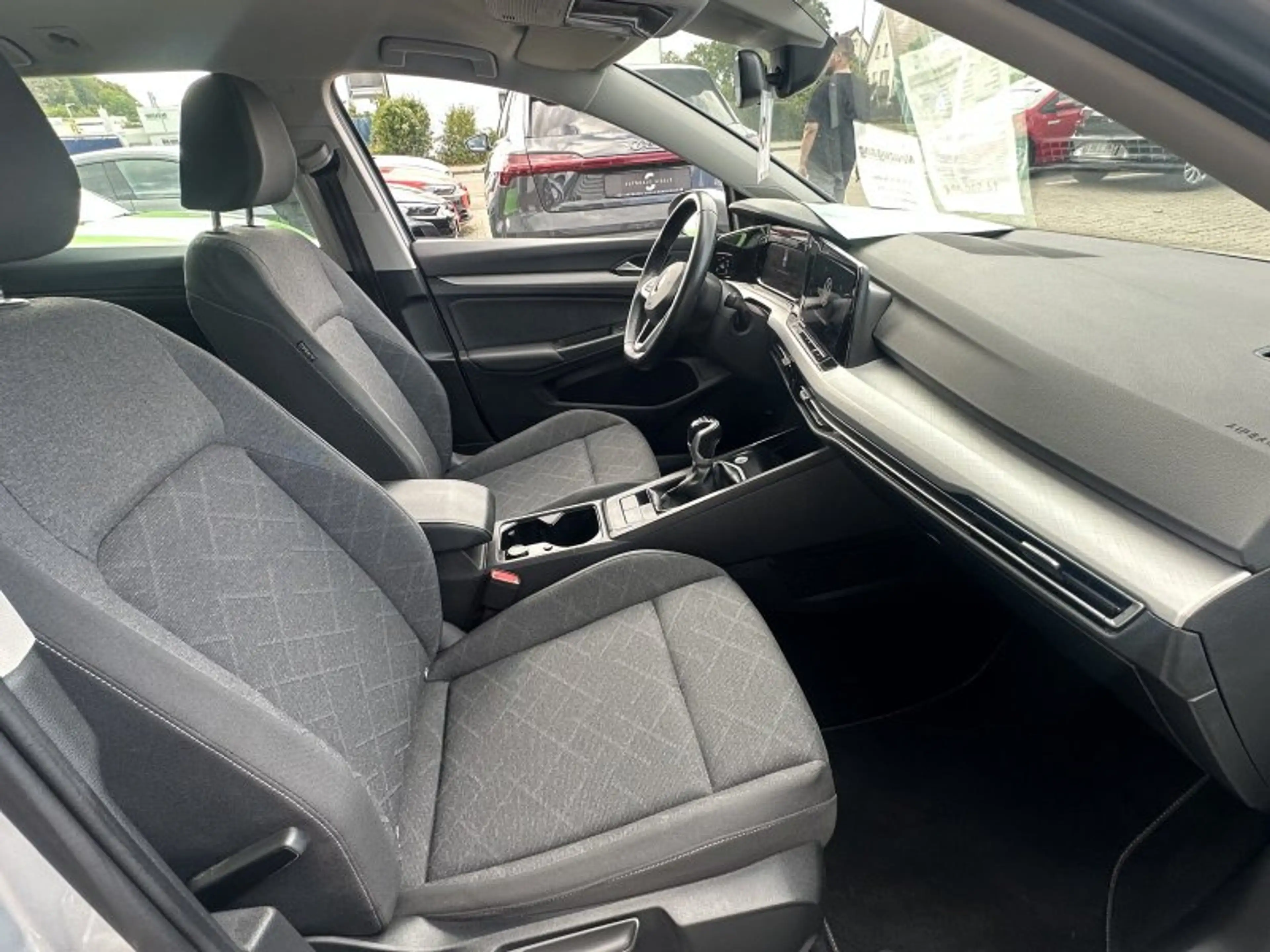 Volkswagen Golf VIII Variant 2.0 TDI Life Navi LED ACC Parktronic — photo 9