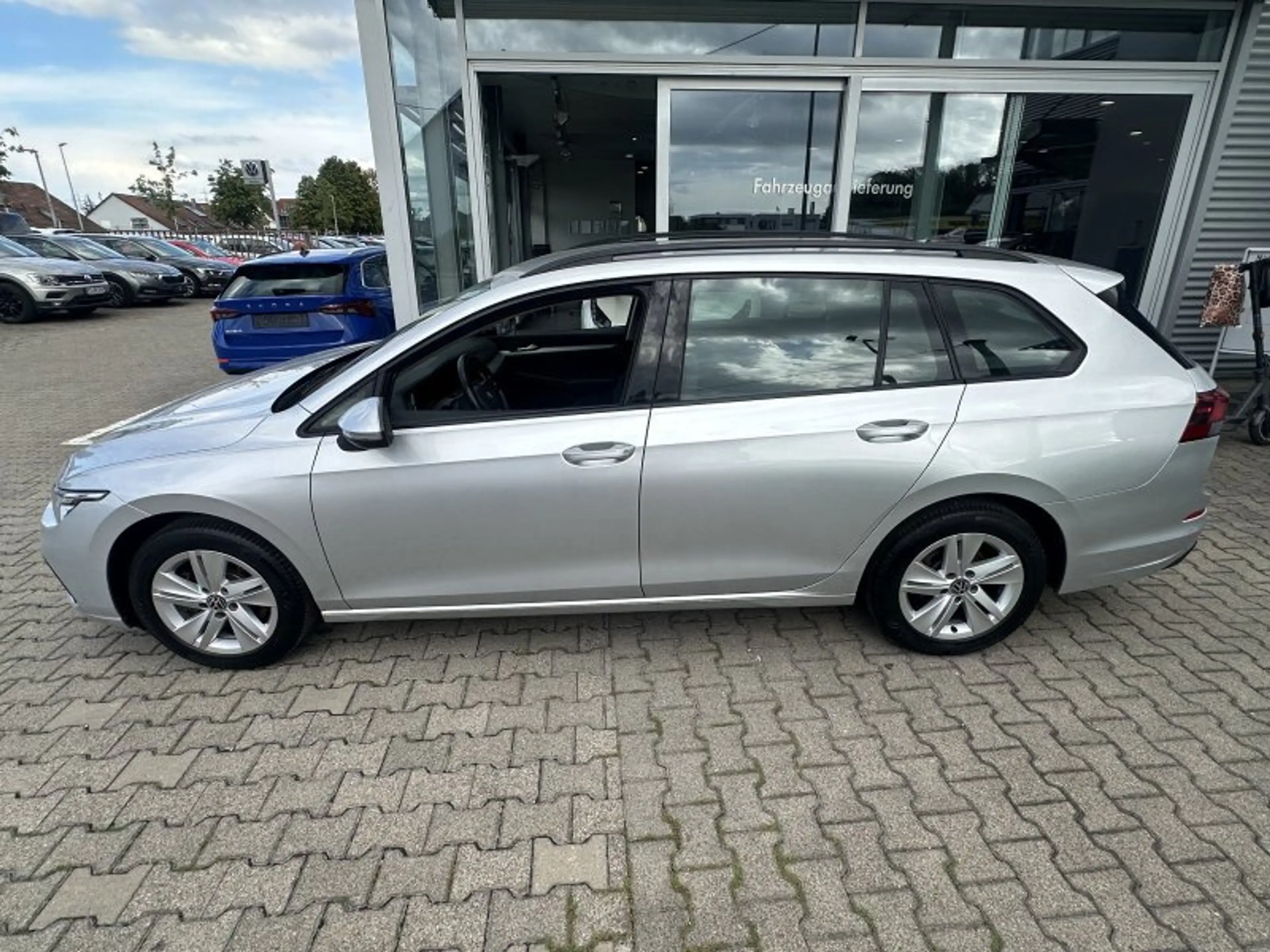Volkswagen Golf VIII Variant 2.0 TDI Life Navi LED ACC Parktronic — photo 3
