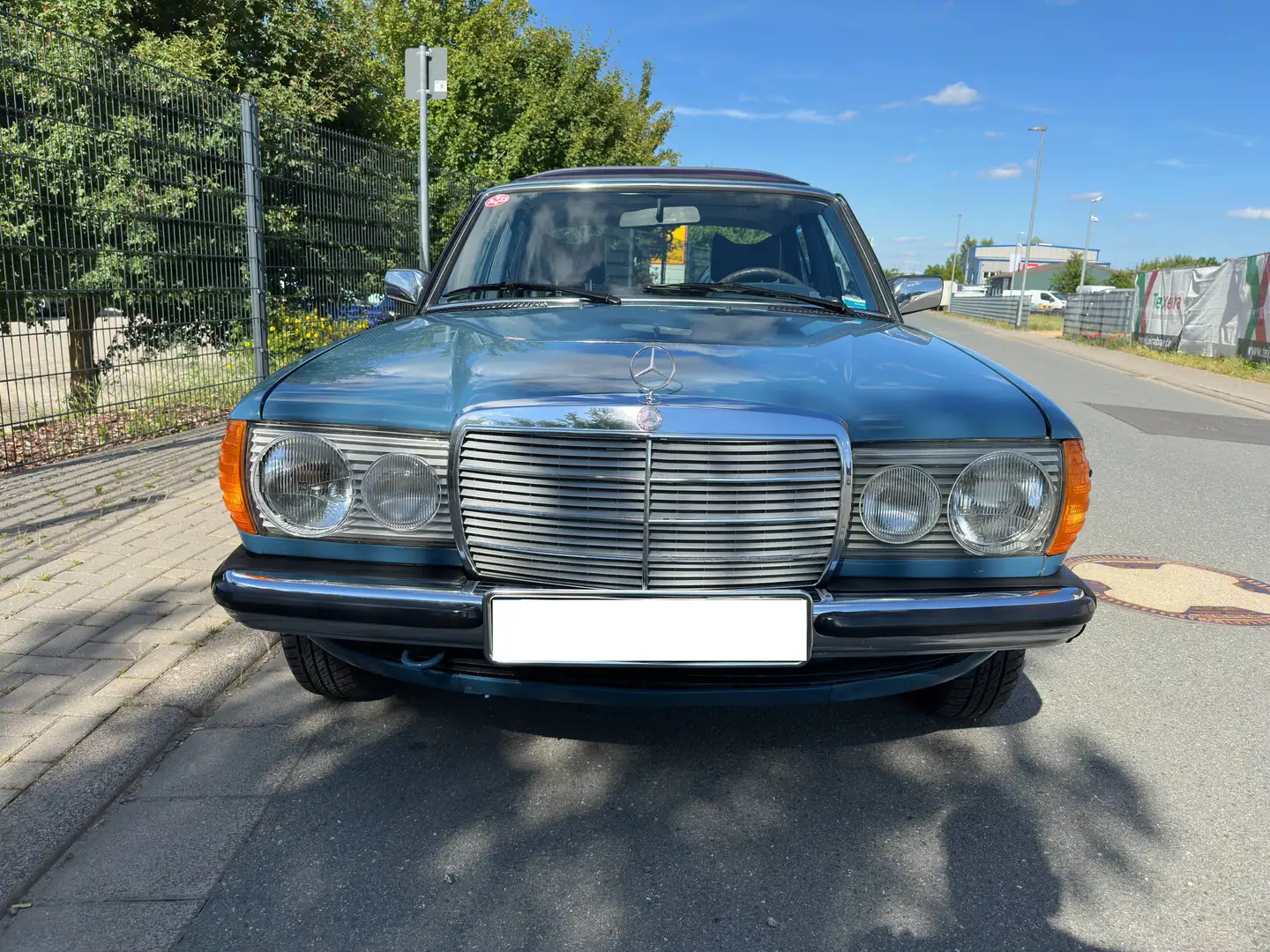 Mercedes-Benz 250 Sehr gut erhaltener 6-Zylinder der Baureihe W123 - Garagenwagen! Blau - 2