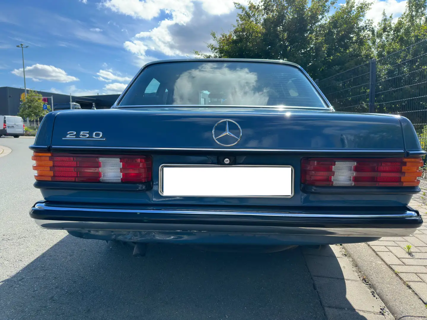 Mercedes-Benz 250 Sehr gut erhaltener 6-Zylinder der Baureihe W123 - Garagenwagen! Blau - 1