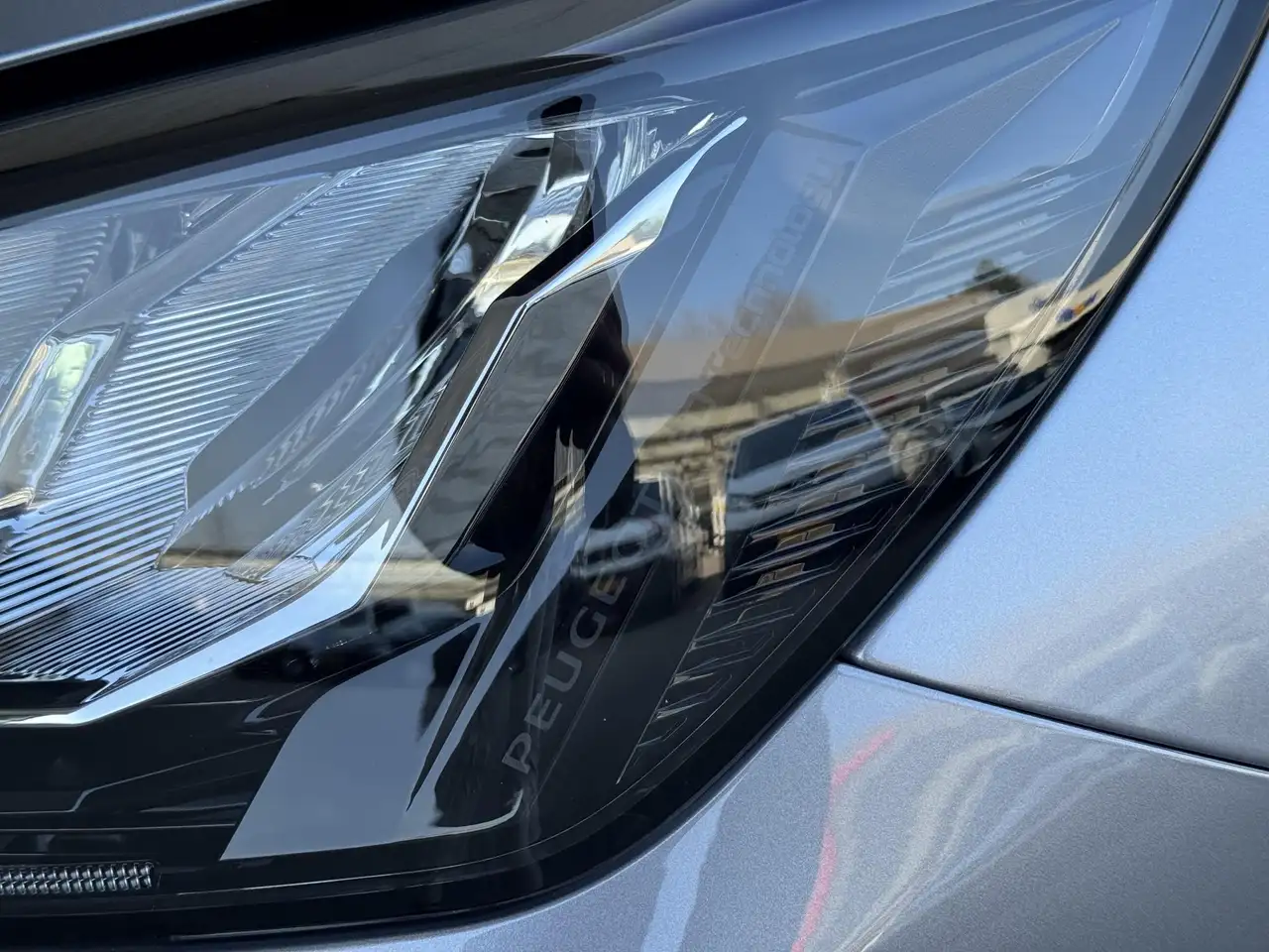 Peugeot e-208 2026 — фото 11