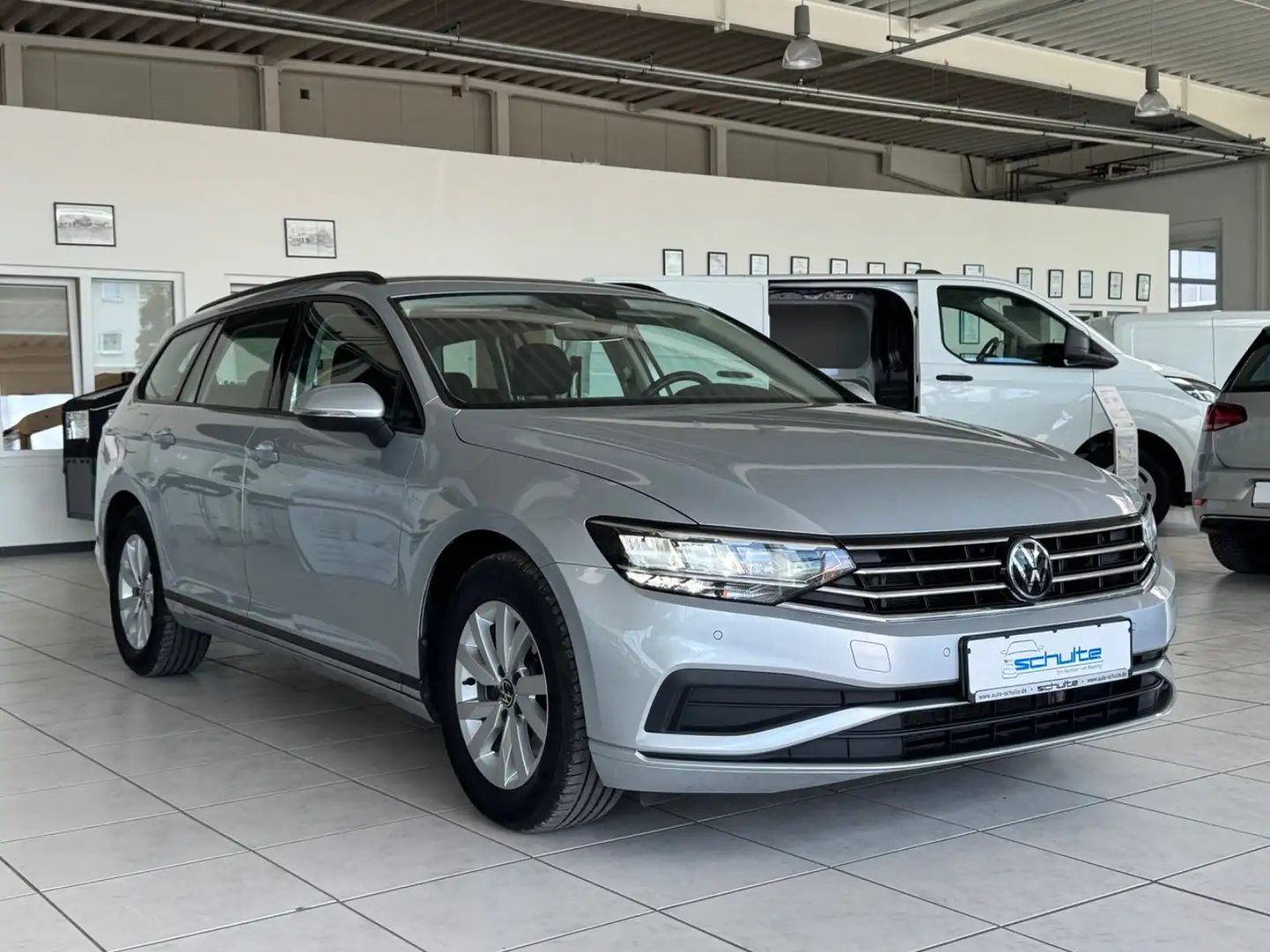 Volkswagen Passat Variant *AHK*DSG*Navi* Silber - 2