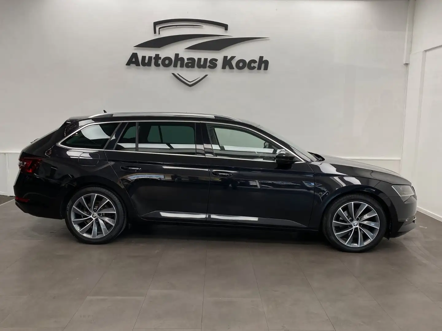 Skoda Superb SUPERB COMBI L&K 4x4 ACC-STANDHZG-CANTON! #VOLL Noir - 2
