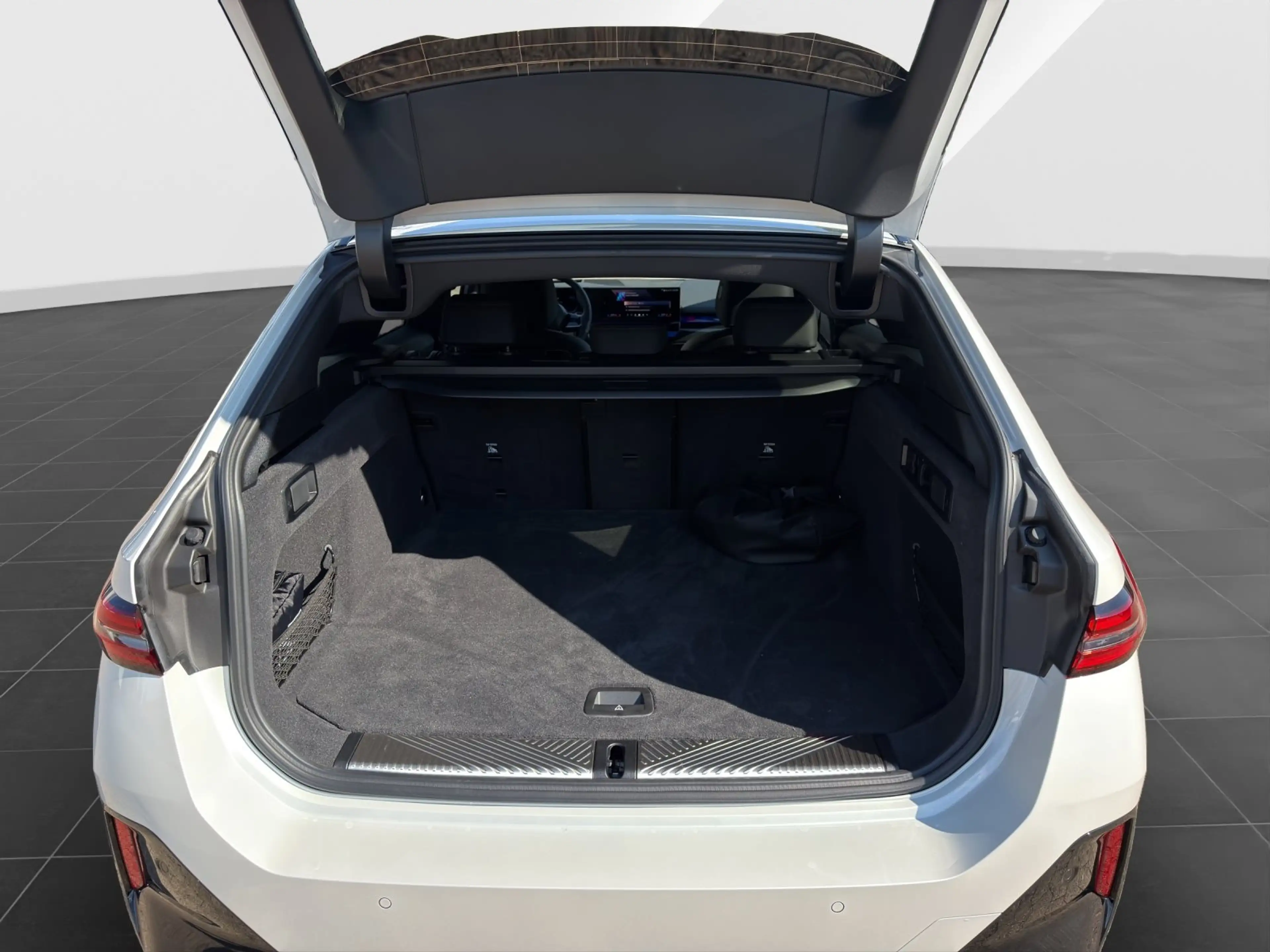 BMW i5 eDrive40  UPE 91.105,- € #exclusive — photo 14