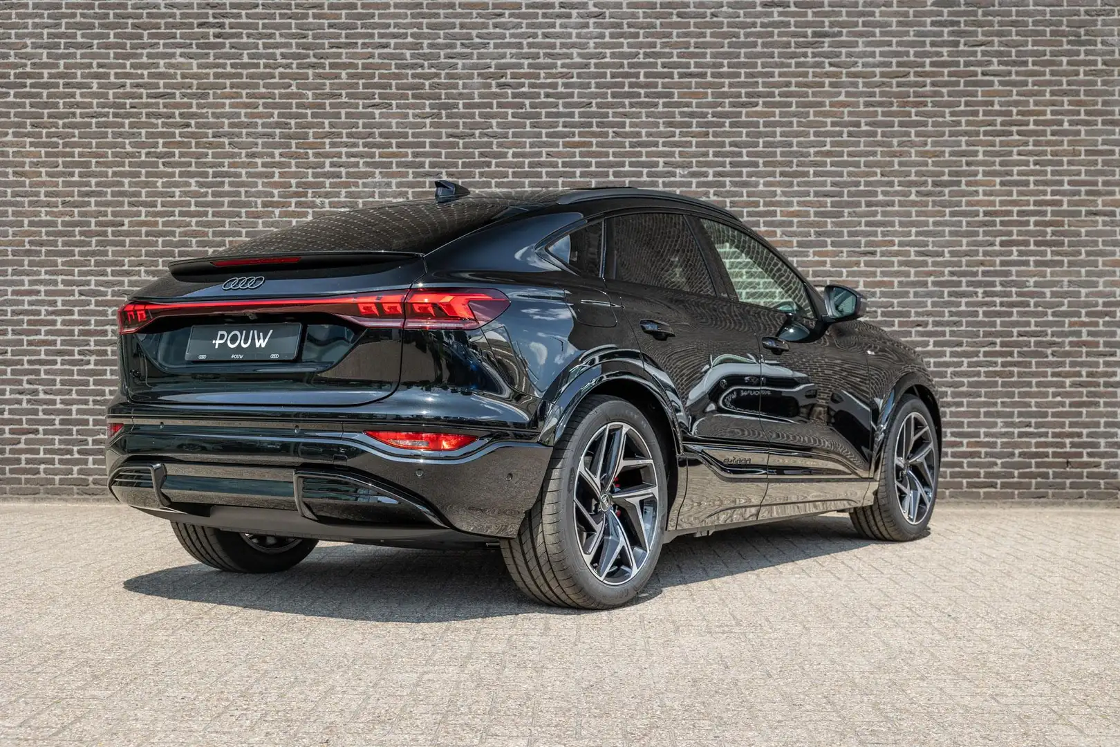 Audi Q6 Sportback e-tron S edition 252pk 83 kWh | Panorama Zwart - 2