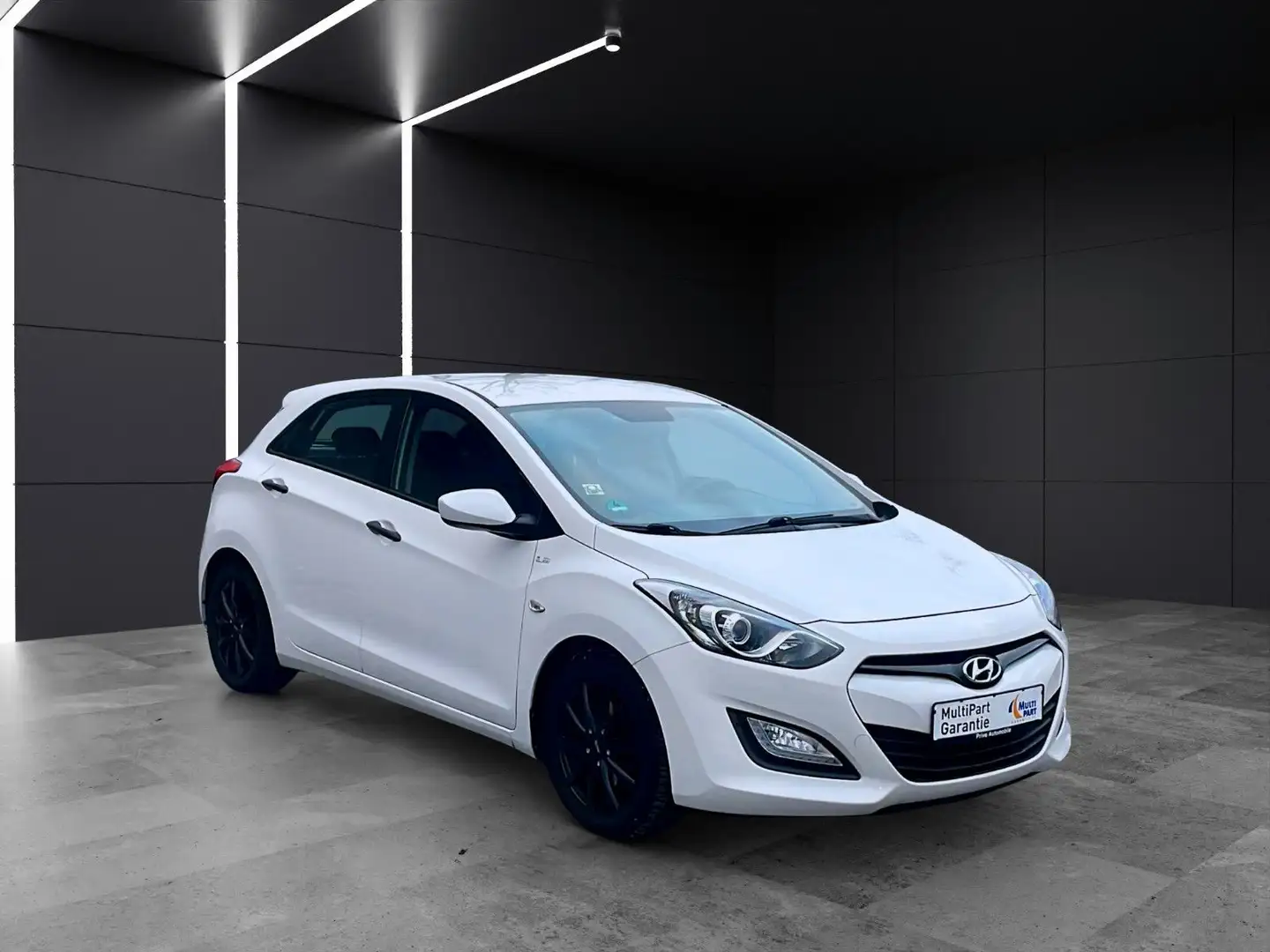 Hyundai i30 Xenon~MFL~PDC~8-Fach bereift~TOP Zustand Wit - 1