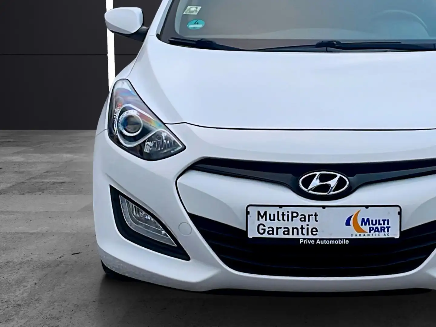 Hyundai i30 Xenon~MFL~PDC~8-Fach bereift~TOP Zustand Wit - 2